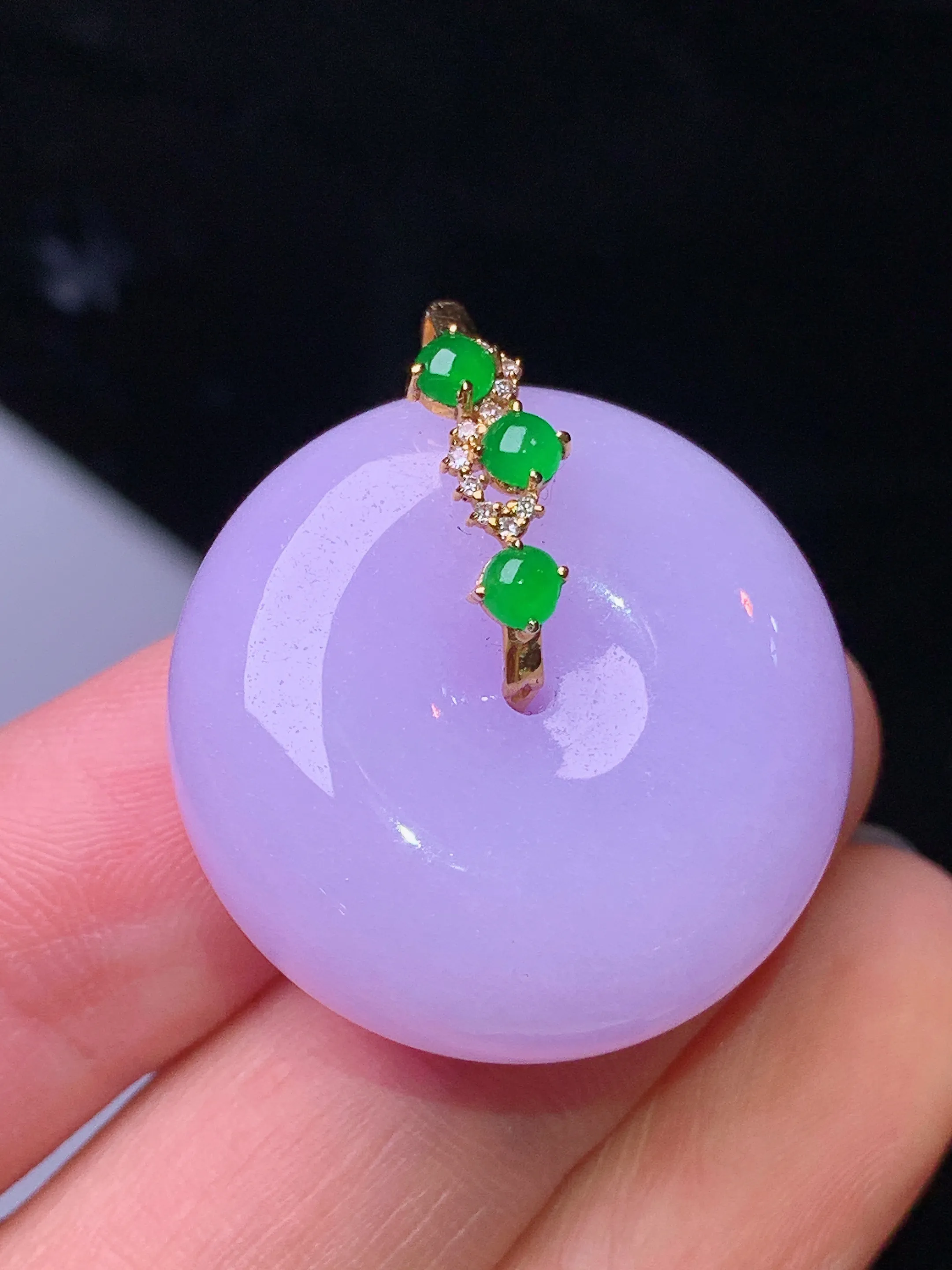 18k金钻镶嵌紫罗兰平安扣吊坠 玉质细腻 水润亮眼 色泽艳丽 整体尺寸29.5*26*10.8