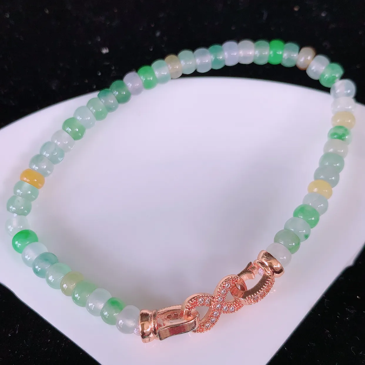 自然光实拍，冰种多宝翡翠手链，多彩翡翠手串，颜色丰富，料子细腻，高档大气，自戴送礼佳品！#60.13取一尺寸4.5mm