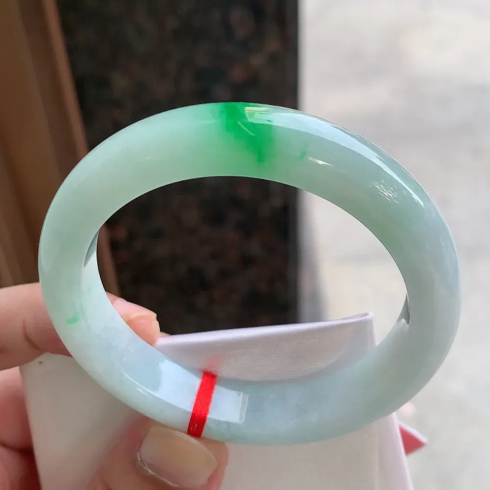 正圈冰糯阳绿 无瑕 尺寸:55.2/12.1/8.5 色好