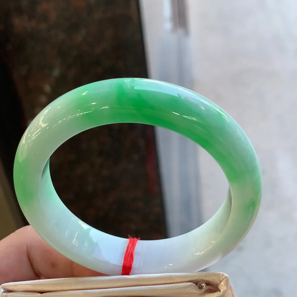 正圈冰糯阳绿 无瑕 尺寸:57.2/13.3/9.3 色好