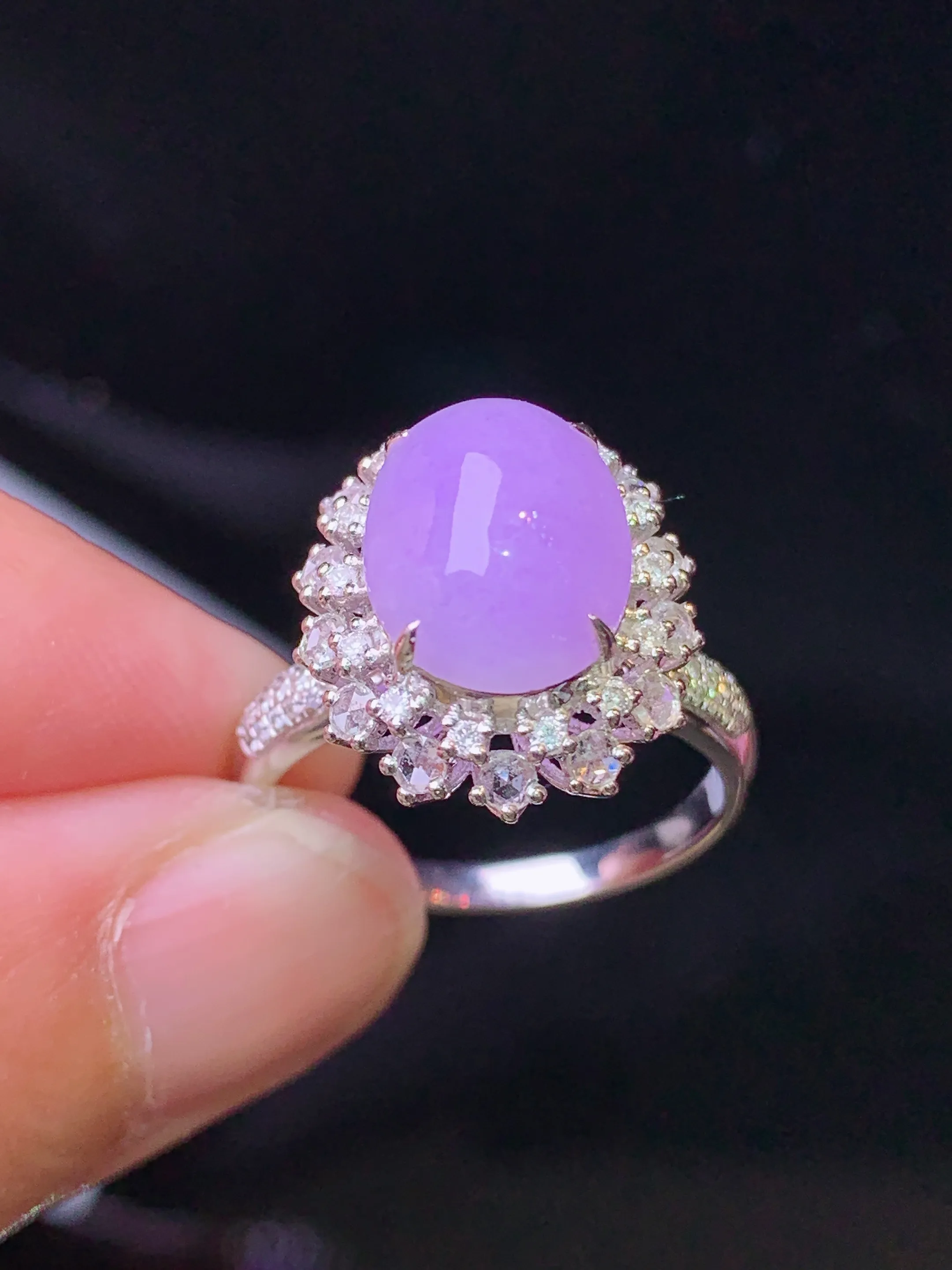 18k金钻镶嵌紫罗兰蛋面戒指 玉质细腻 水润亮眼 色泽艳丽 圈口14 整体尺寸16*14*11.8