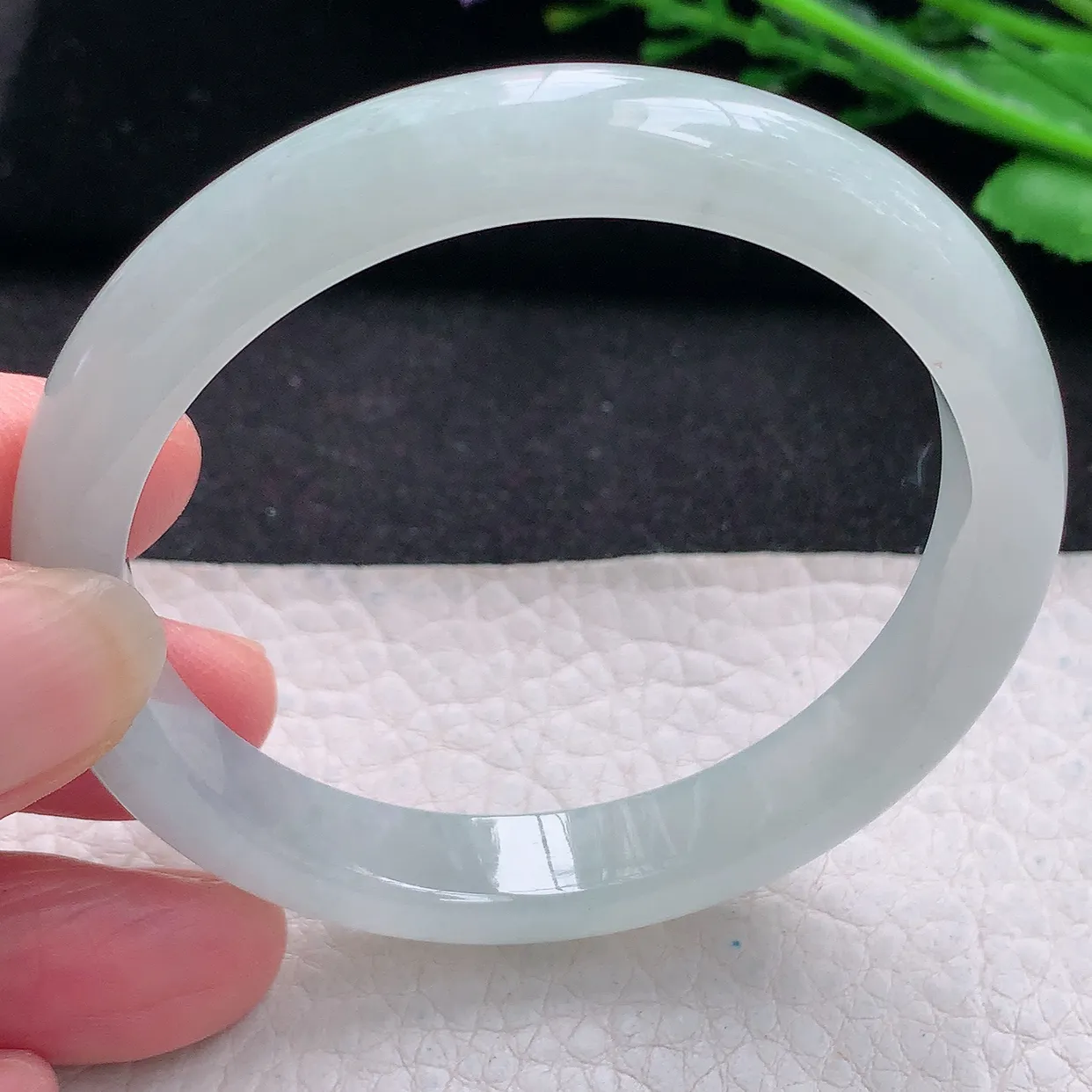 n自然光55*10*7平安镯 翡翠a货玉手镯冰纯起光宽边珠宝玉手环