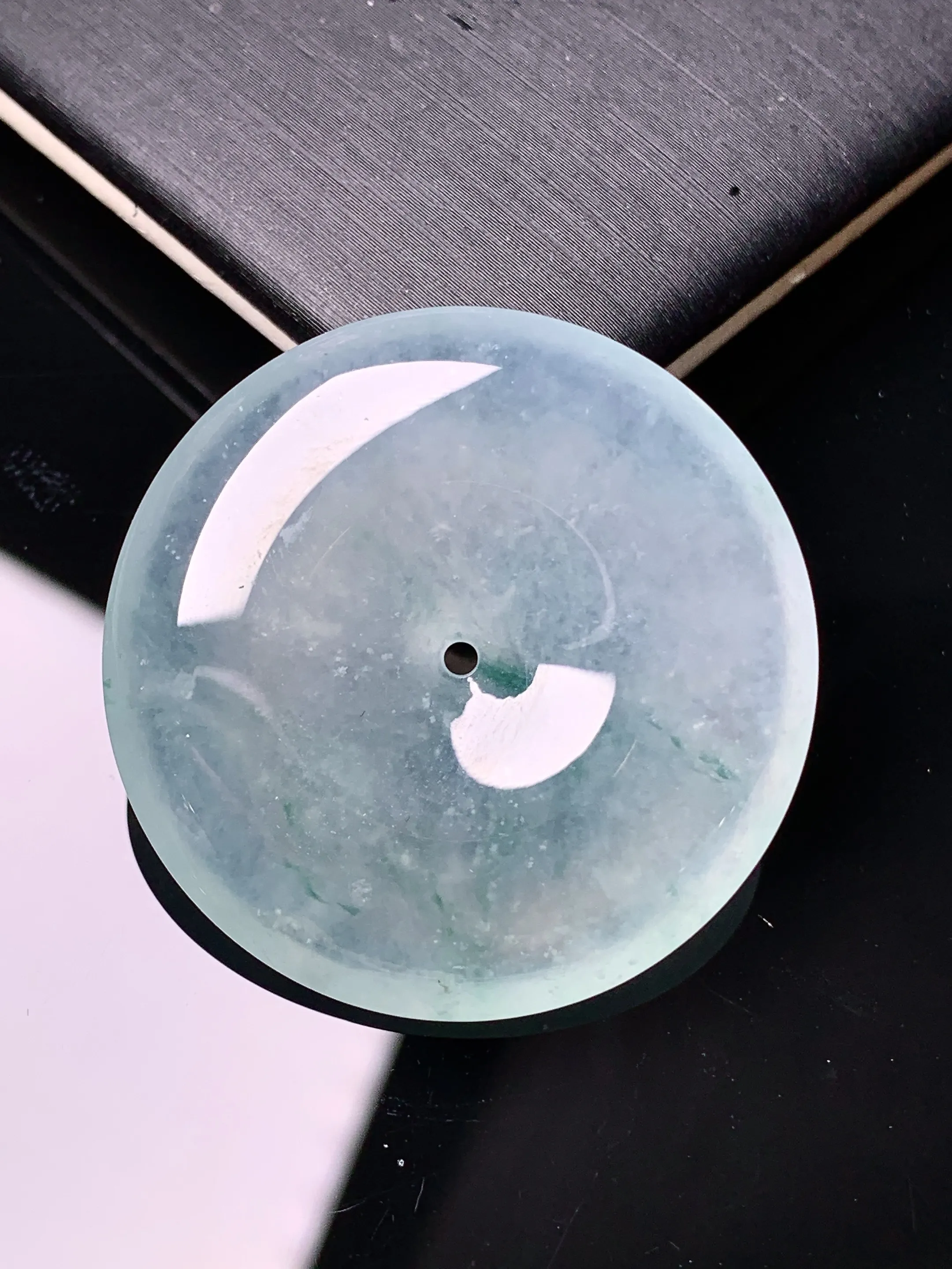 冰种平安扣吊坠 玉质细腻 水润亮眼 色泽艳丽 整体尺寸32.5*5.6