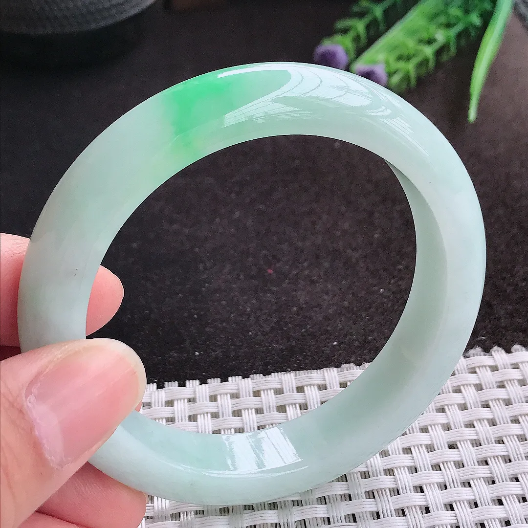 天然A货翡翠56.5/12.6/8.8老坑温润飘绿手镯宽边玉镯