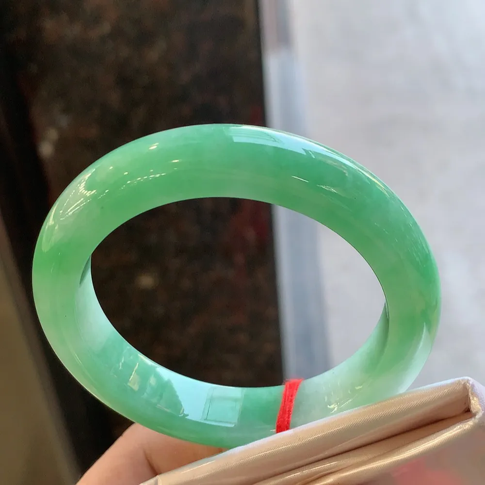 正圈冰糯翠绿 无瑕 尺寸:54.3/12/9 版型好🥰🥰