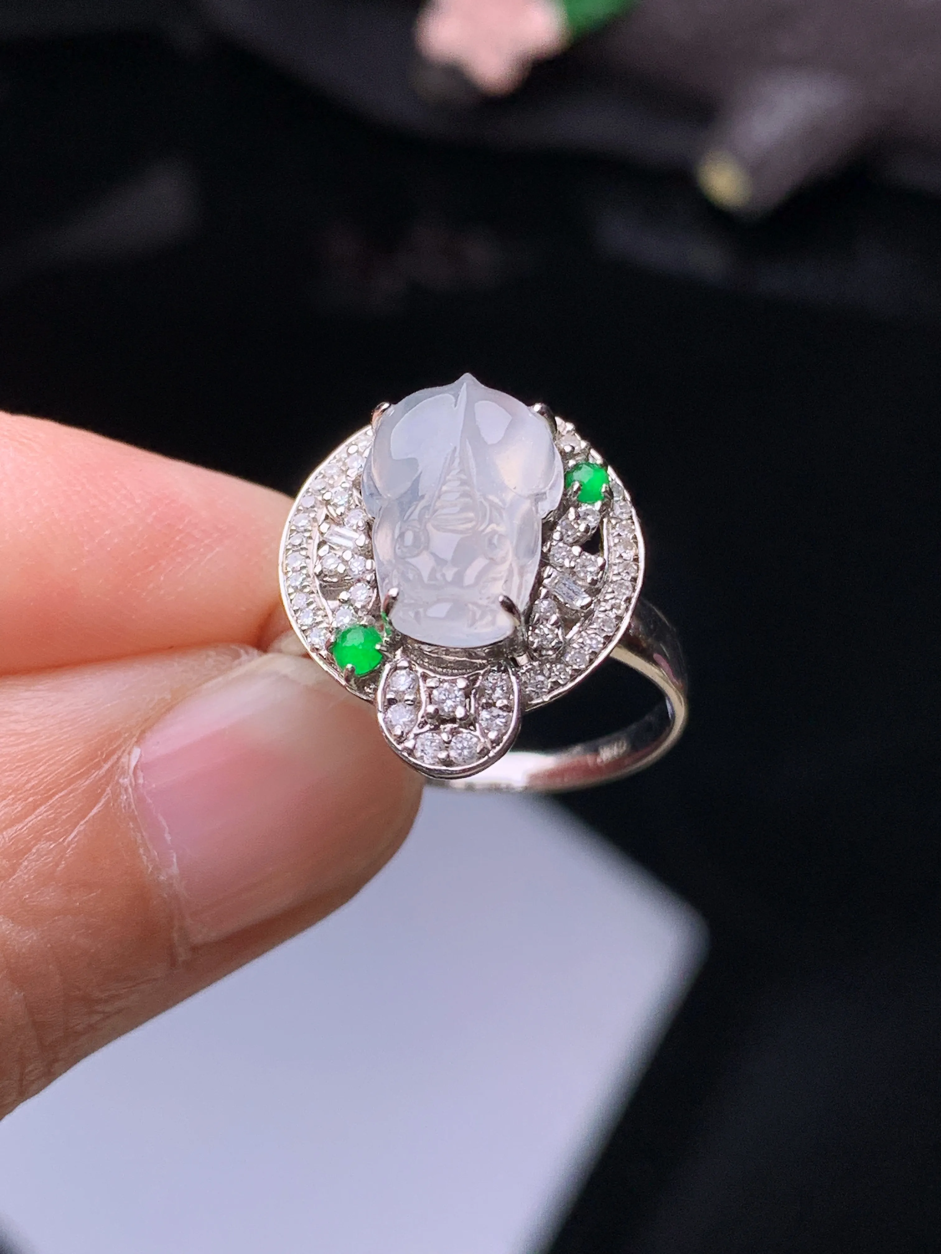 18k金钻镶嵌冰种貔貅戒指 玉质细腻 水润亮眼 色泽艳丽 圈口14  整体尺寸16.5*14.2*8.8