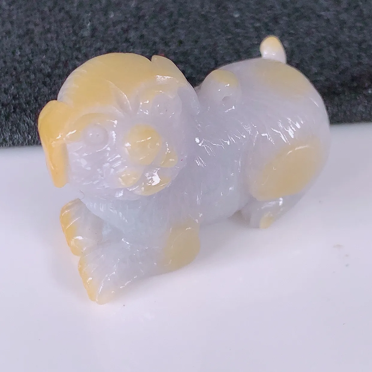 自然光实拍，冰润黄翡双彩翡翠生肖狗吊坠，种老水足，雕工精湛 ，寓意美好，佩戴时尚出众！#41.13