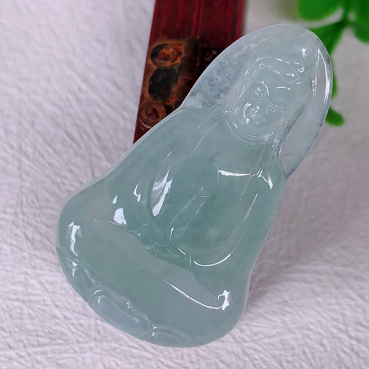 自然光实拍，冰种翡翠观音菩萨吊坠，净瓶观音，冰透亮泽，美观亮丽，观音面相端庄#46.13