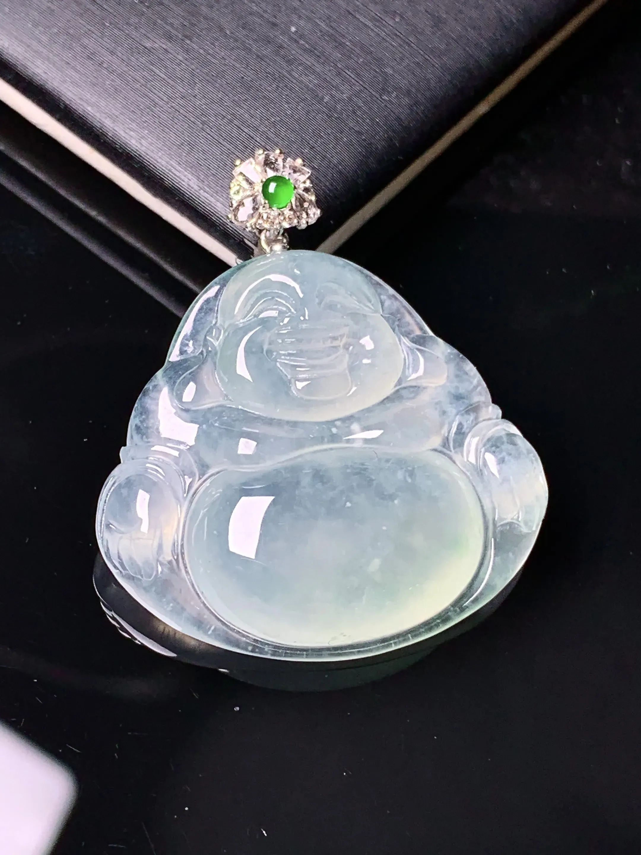 18k金钻镶嵌冰种佛公吊坠 玉质细腻 水润亮眼 色泽艳丽 整体尺寸31.7*27.3*5.6