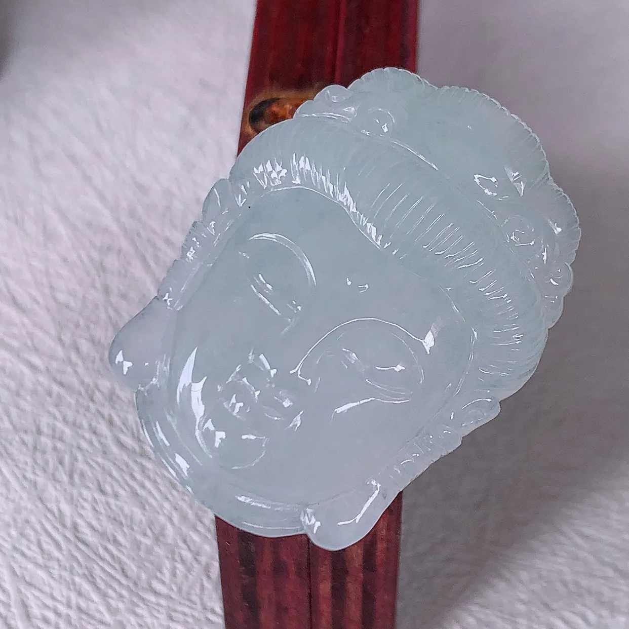 自然光实拍，冰胶翡翠观音头吊坠，冰透亮泽，美观亮丽，观音面相端庄#85.13