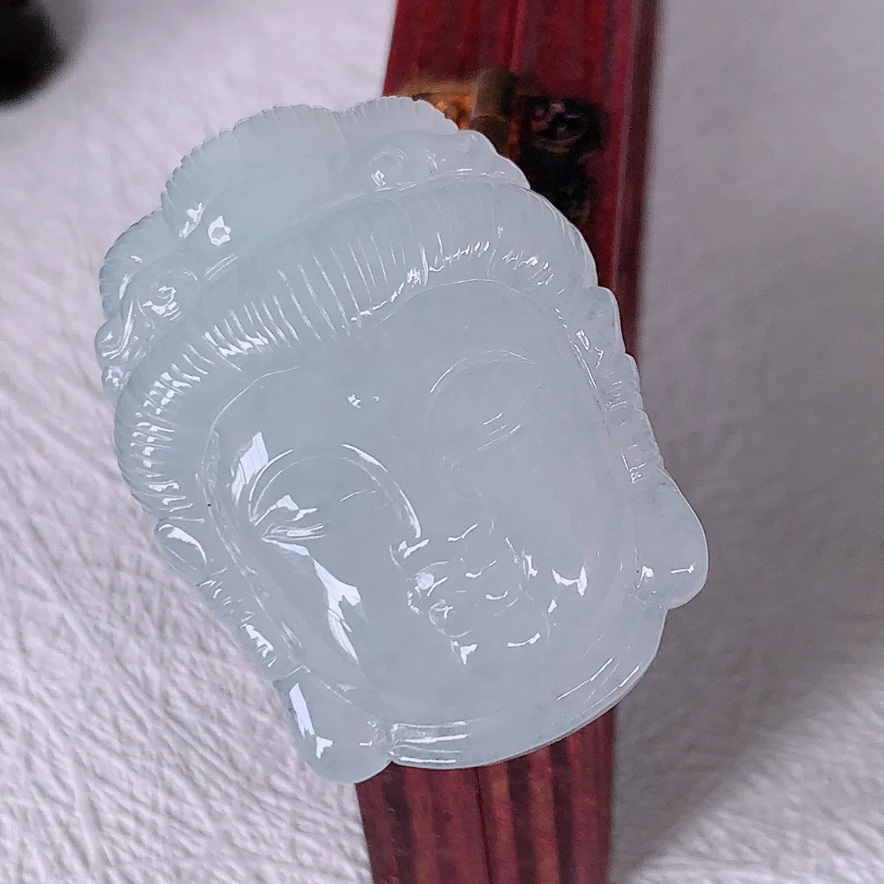 自然光实拍，冰胶翡翠观音头吊坠，冰透亮泽，美观亮丽，观音面相端庄#85.13