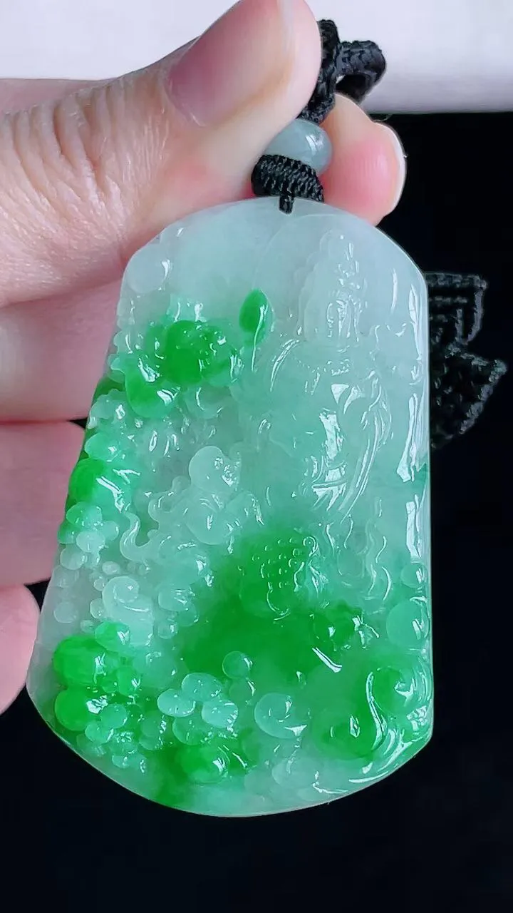 翡翠糯化种飘绿吊坠