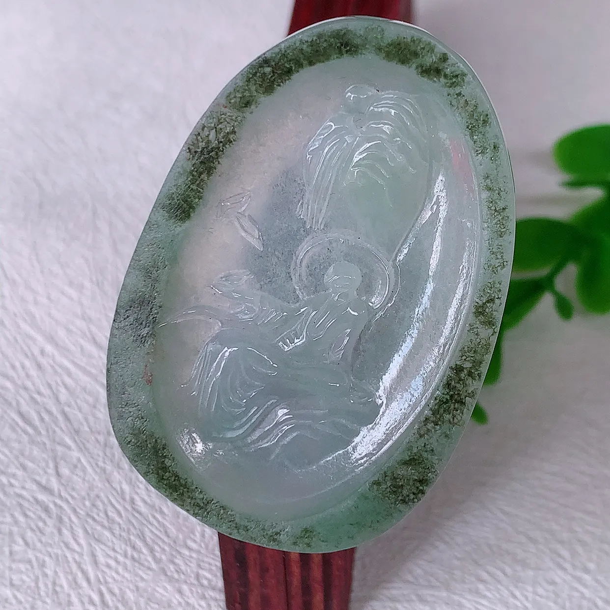 自然光实拍，冰透双彩翡翠悟道吊坠，翡翠悟道寓意“祥和，安宁，吉祥，幸福”，佩戴效果优雅迷人，性价比超高！#60.13