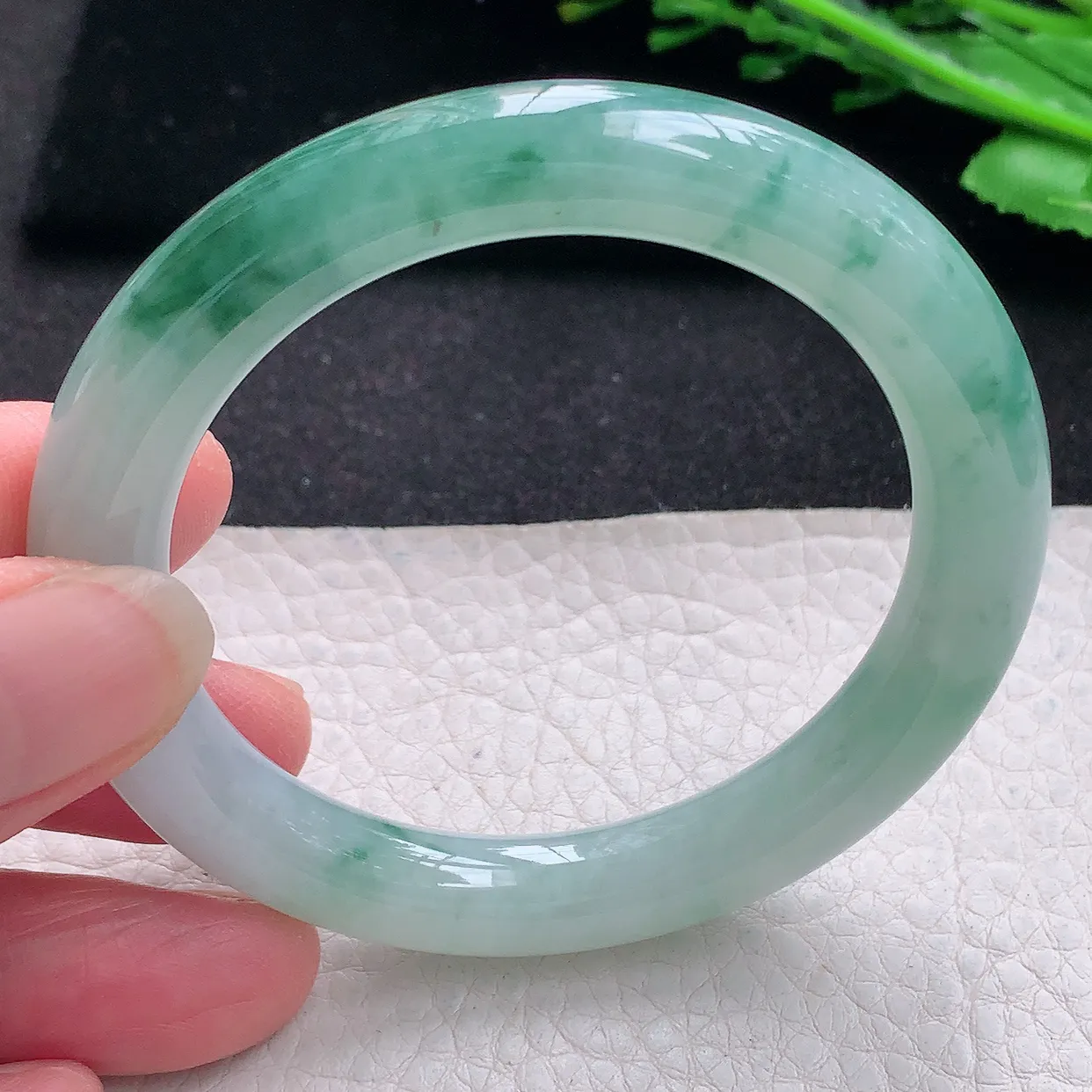 n小圈口52.5*9*9.2美人镯 翡翠a货玉手镯冰飘花圆条珠宝玉手环