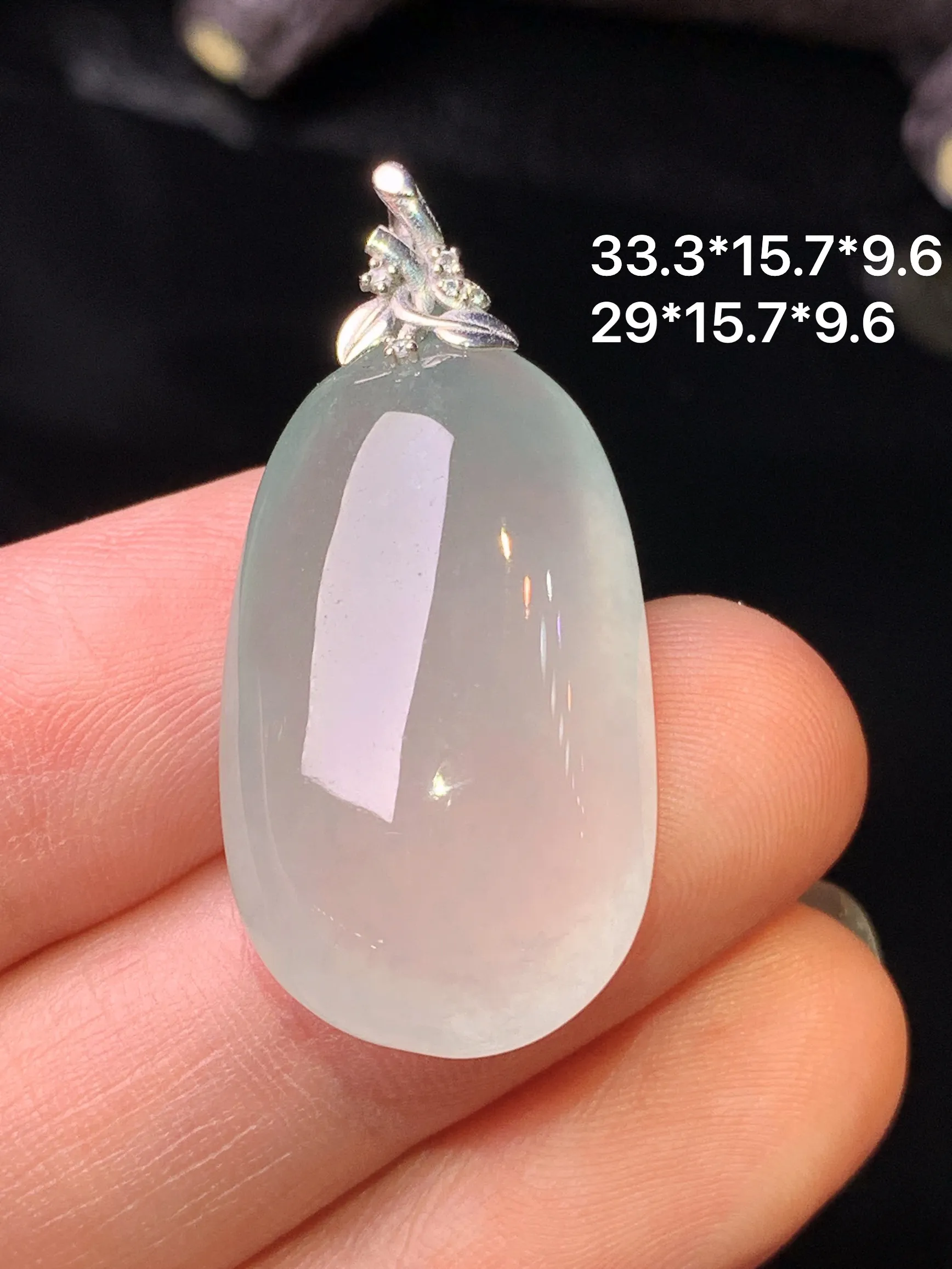 18k金镶嵌冰种福瓜吊坠 玉质细腻 水润亮眼 色泽艳丽 整体尺寸33.3*15.7*9.6