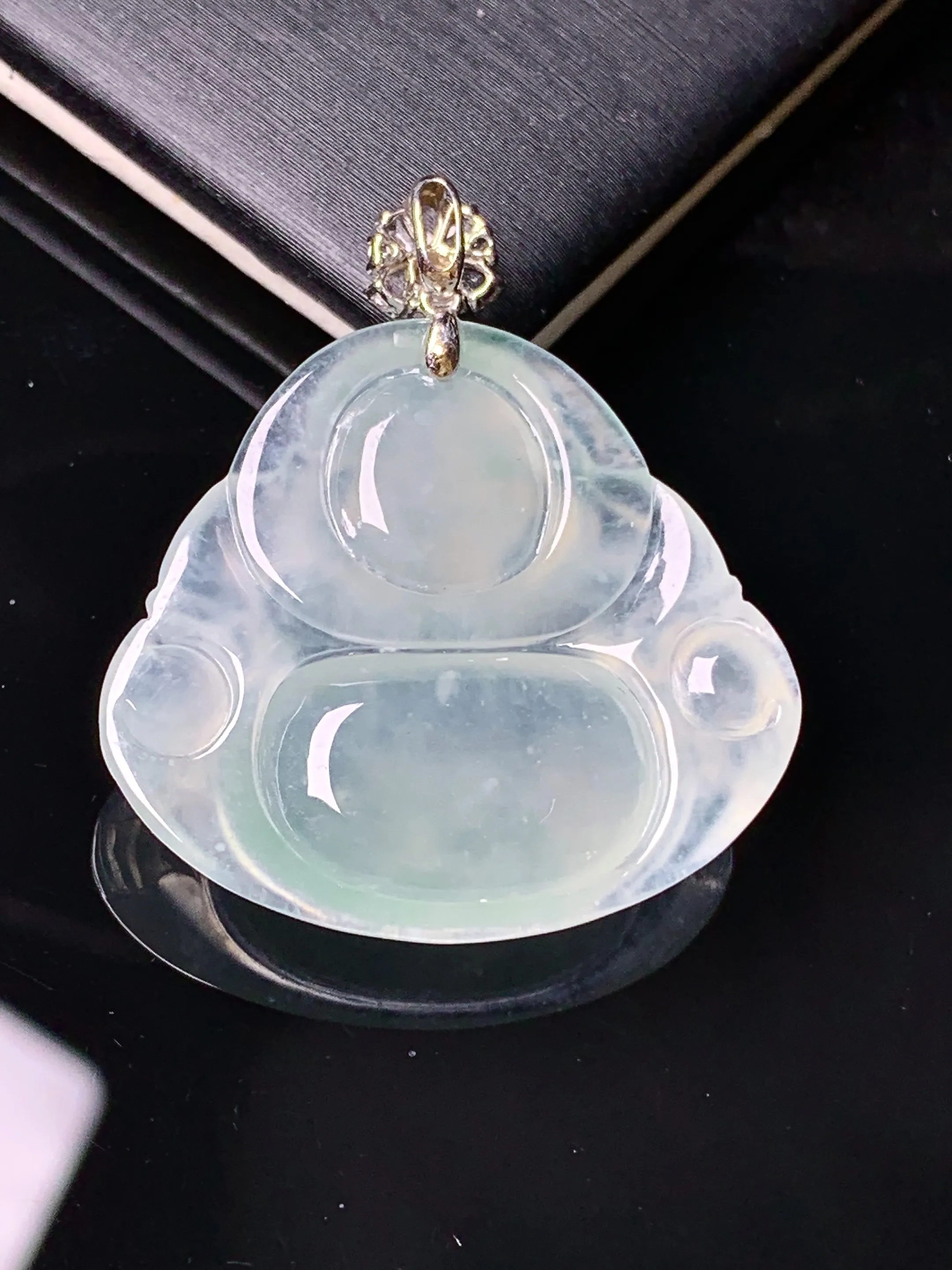 18k金钻镶嵌冰种佛公吊坠 玉质细腻 水润亮眼 色泽艳丽 整体尺寸31.7*27.3*5.6