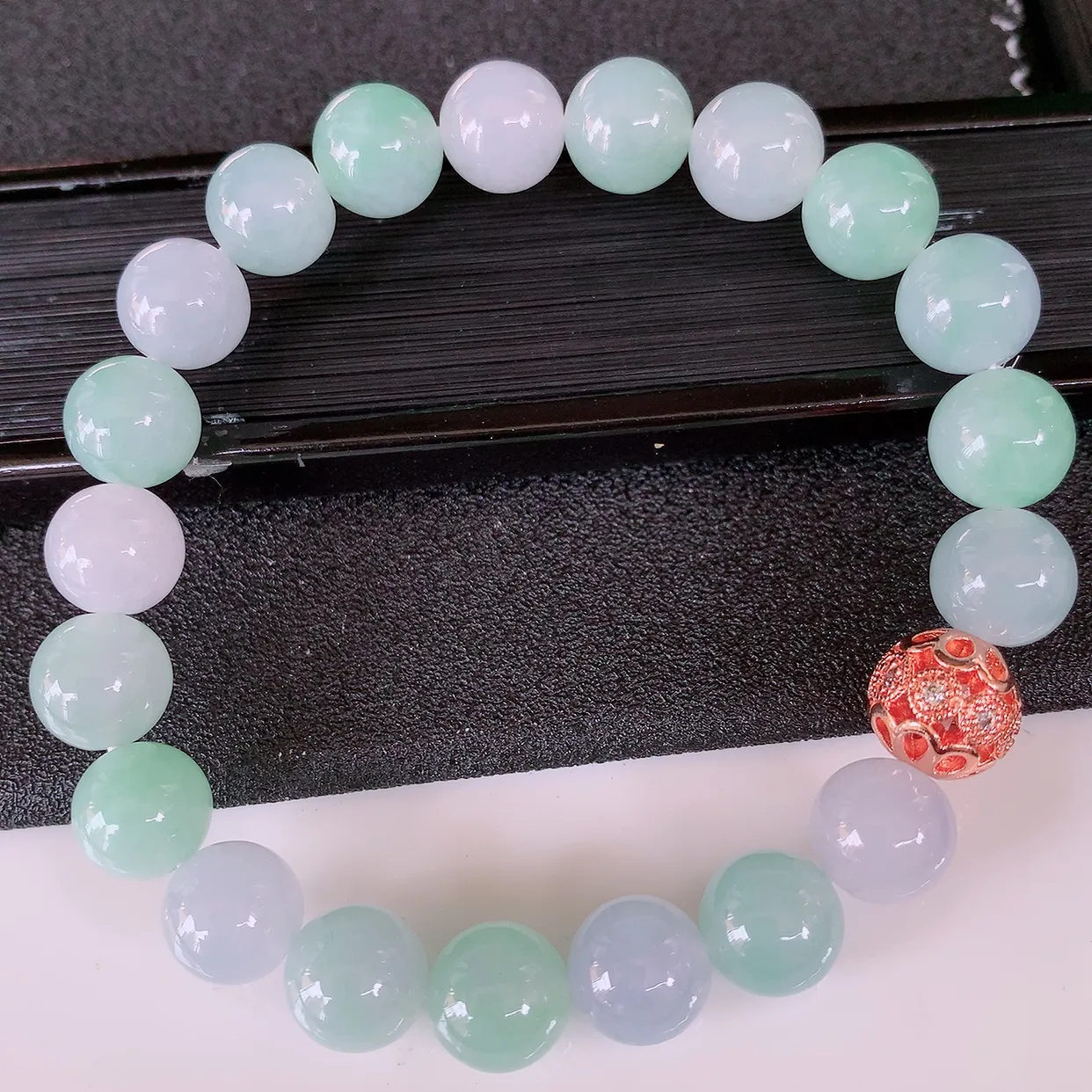 自然光实拍，冰多彩翡翠手串，颜色丰富，料子细腻，高档大气，自戴送礼佳品！#46.13取一尺寸9.6mm