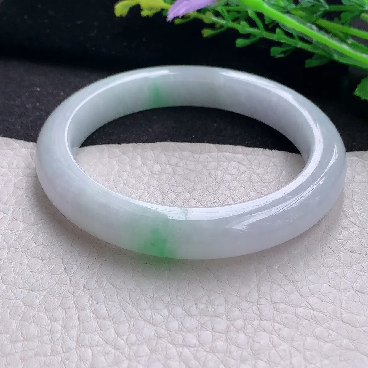 yh自然光58*10.6*9.5平安镯 翡翠a货玉手镯白底青宽边珠宝玉手环