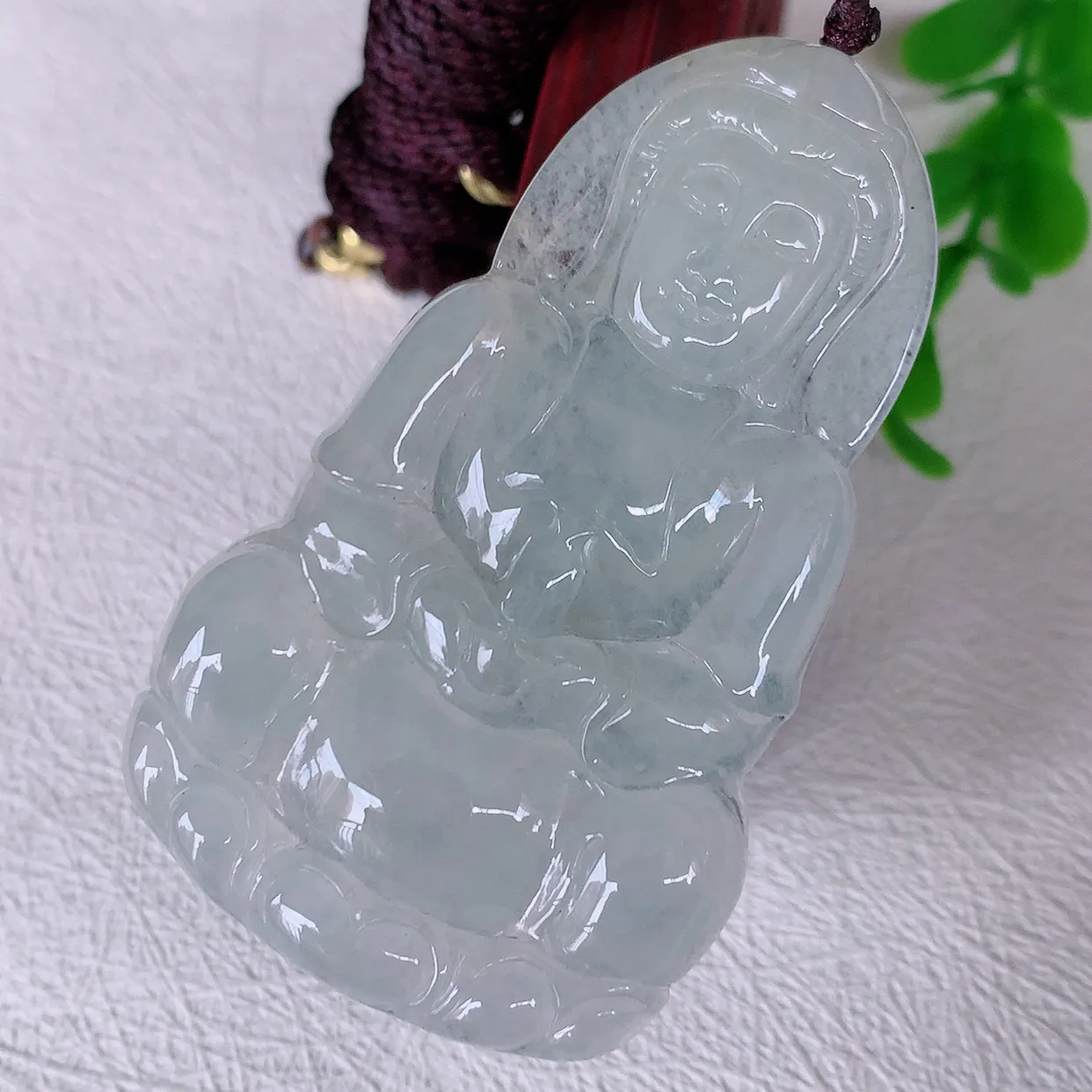 自然光实拍，大件厚装冰种翡翠观音菩萨吊坠，净瓶观音，冰透亮泽，美观亮丽，观音面相端庄#46.13