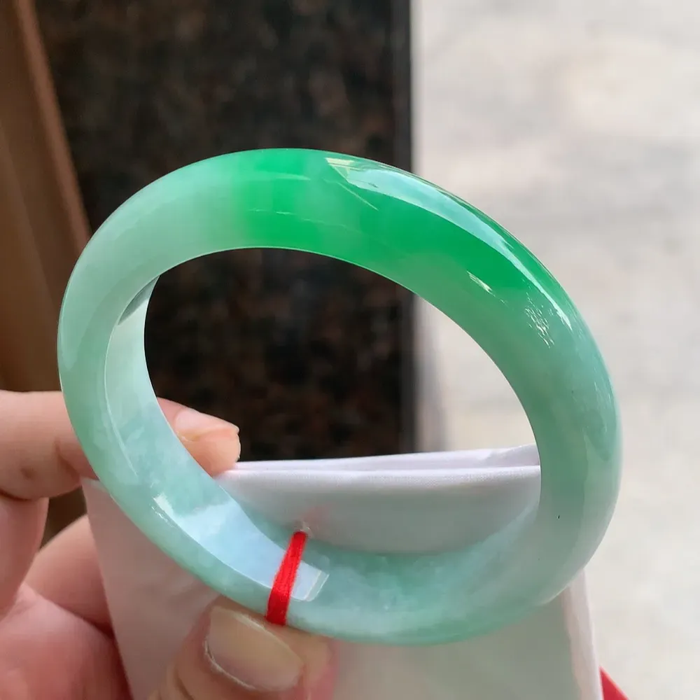 正圈冰糯阳绿 微细纹 尺寸:55.7/12.5/8.4色好