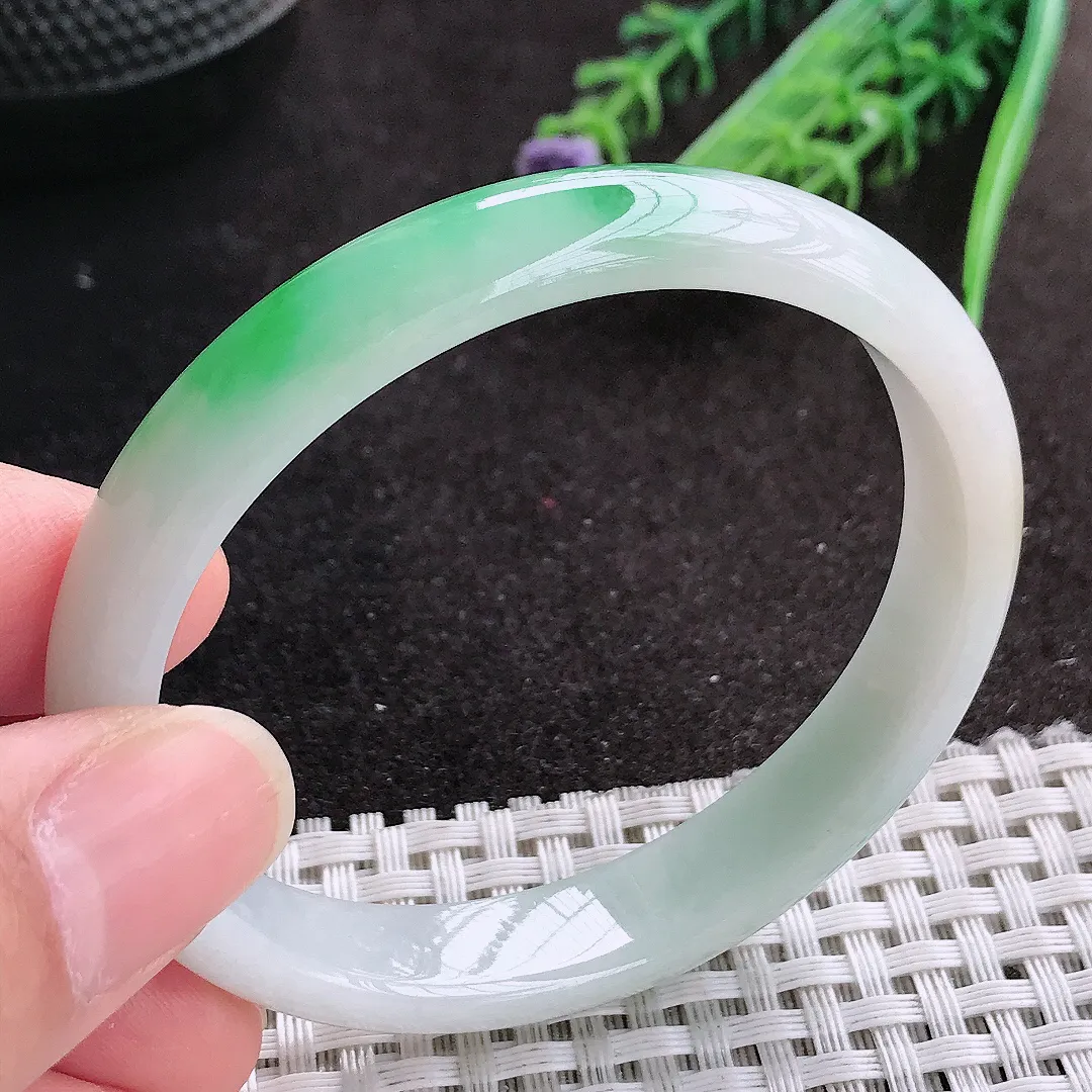 天然A货翡翠54.5/49/10.8/6.3老坑精美飘阳绿贵妃手镯宽边玉镯