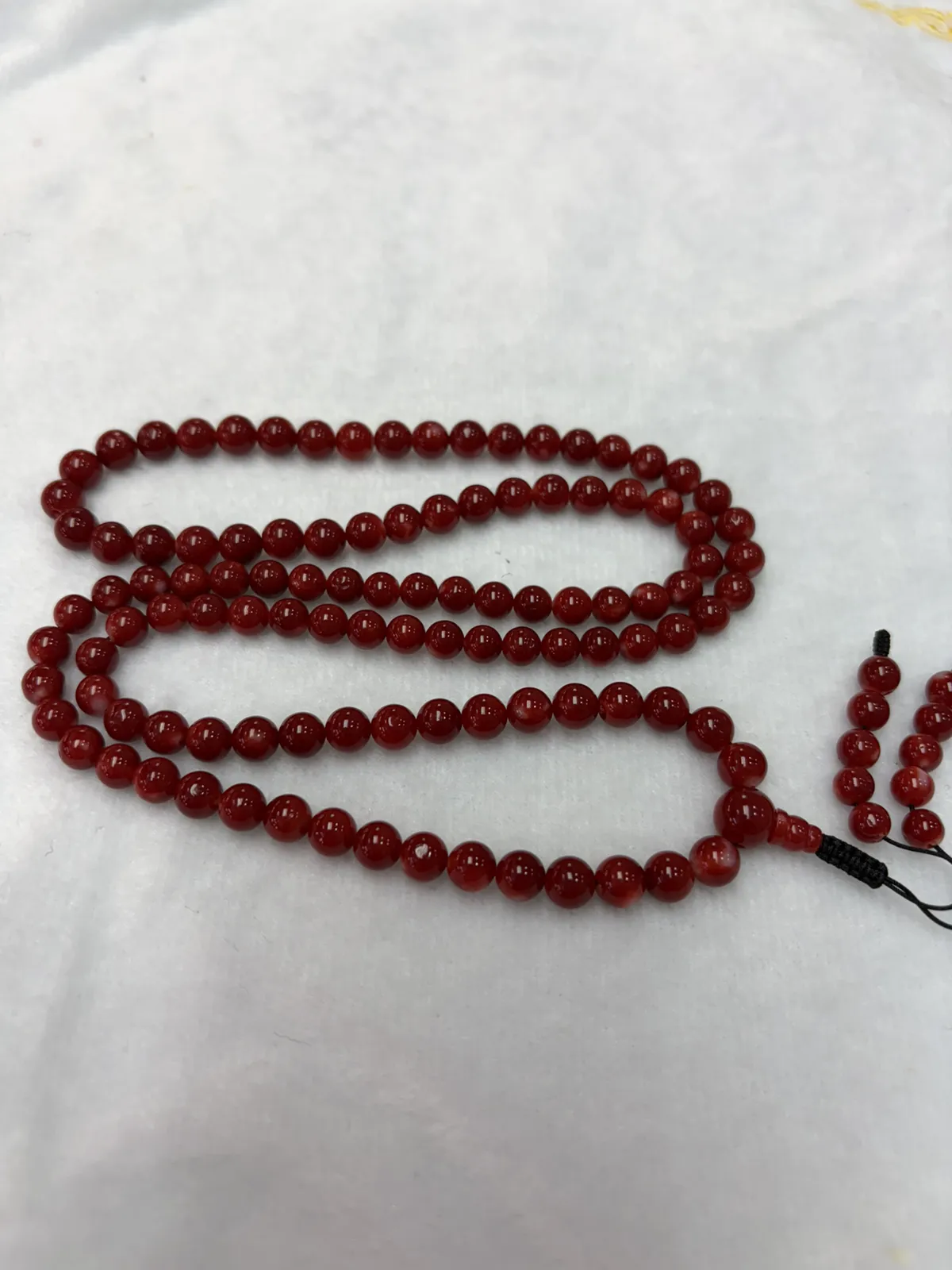 【天然日本阿卡赤血牛血红珊瑚7mm圆珠108粒佛珠链】可遇不可求！项链手链两用款！日本产地，阿卡材料，赤血牛血红颜色，光泽柔润透亮，直径约6-7mm，重量46.08克，珊瑚本为佛教珍宝，来自深海千年生长，有生长纹，属于有机宝石，气场强大，稀少珍贵！每粒均为天然无添加无修补！少虫眼少白芯！收藏精品！传承宝贝！