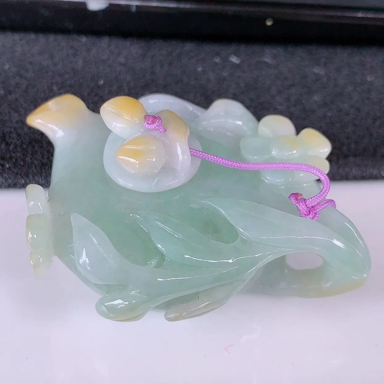 自然光实拍，冰润黄翡双彩翡翠茶壶，种老水足，雕工精湛 ，寓意美好，佩戴时尚出众！#26.13