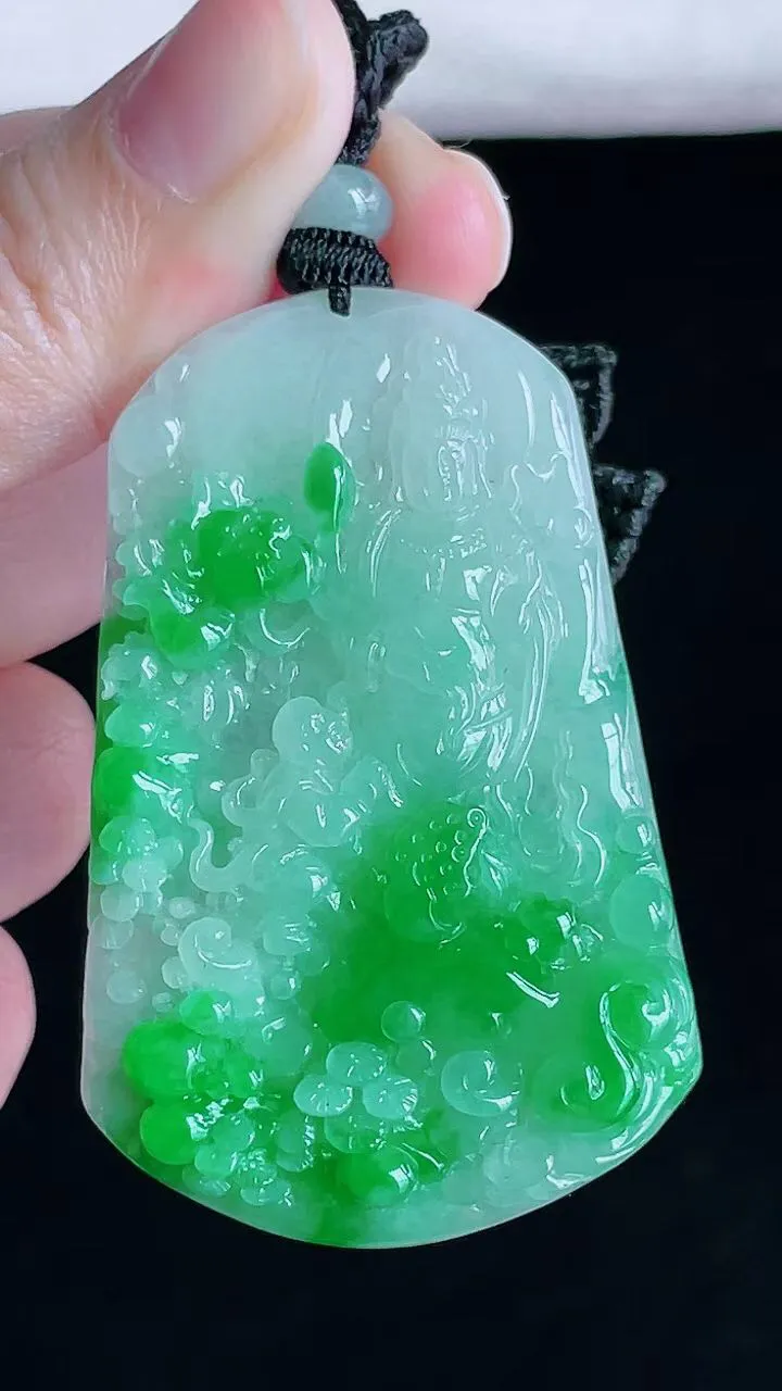 翡翠糯化种飘绿吊坠