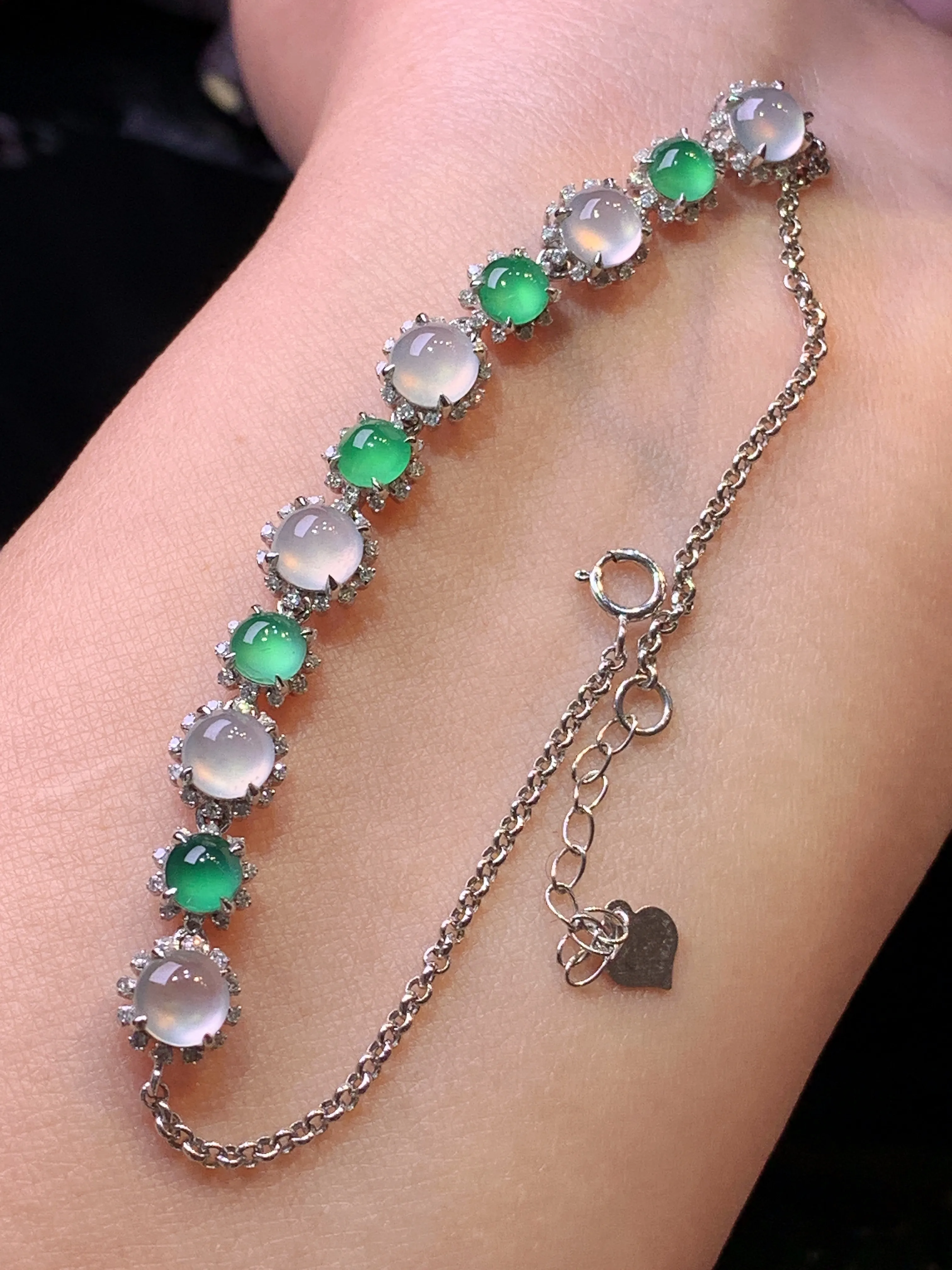 18k金钻镶嵌冰绿蛋面手链 玉质细腻 水润亮眼 色泽艳丽 整体尺寸72*6.3*5.8