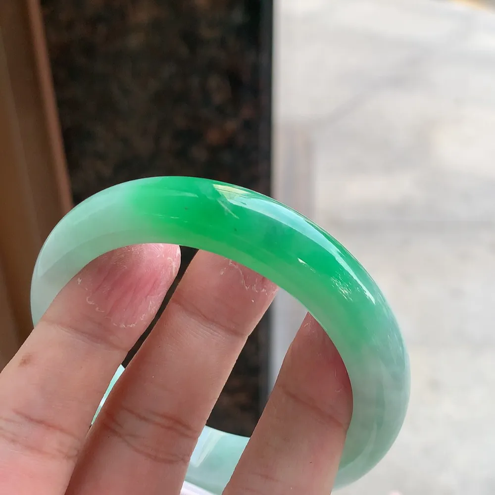 正圈冰糯阳绿 微细纹 尺寸:55.7/12.5/8.4色好