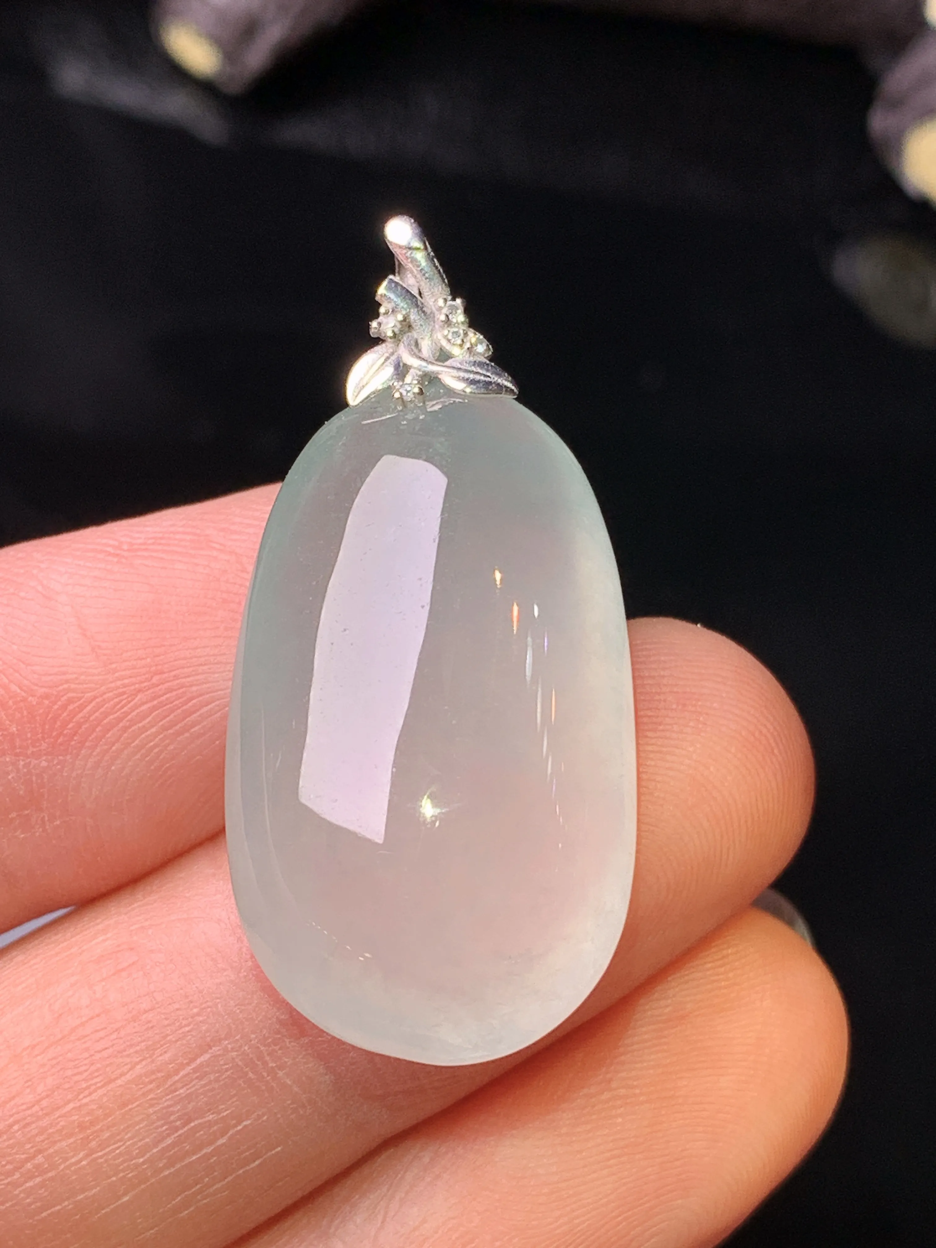 18k金镶嵌冰种福瓜吊坠 玉质细腻 水润亮眼 色泽艳丽 整体尺寸33.3*15.7*9.6