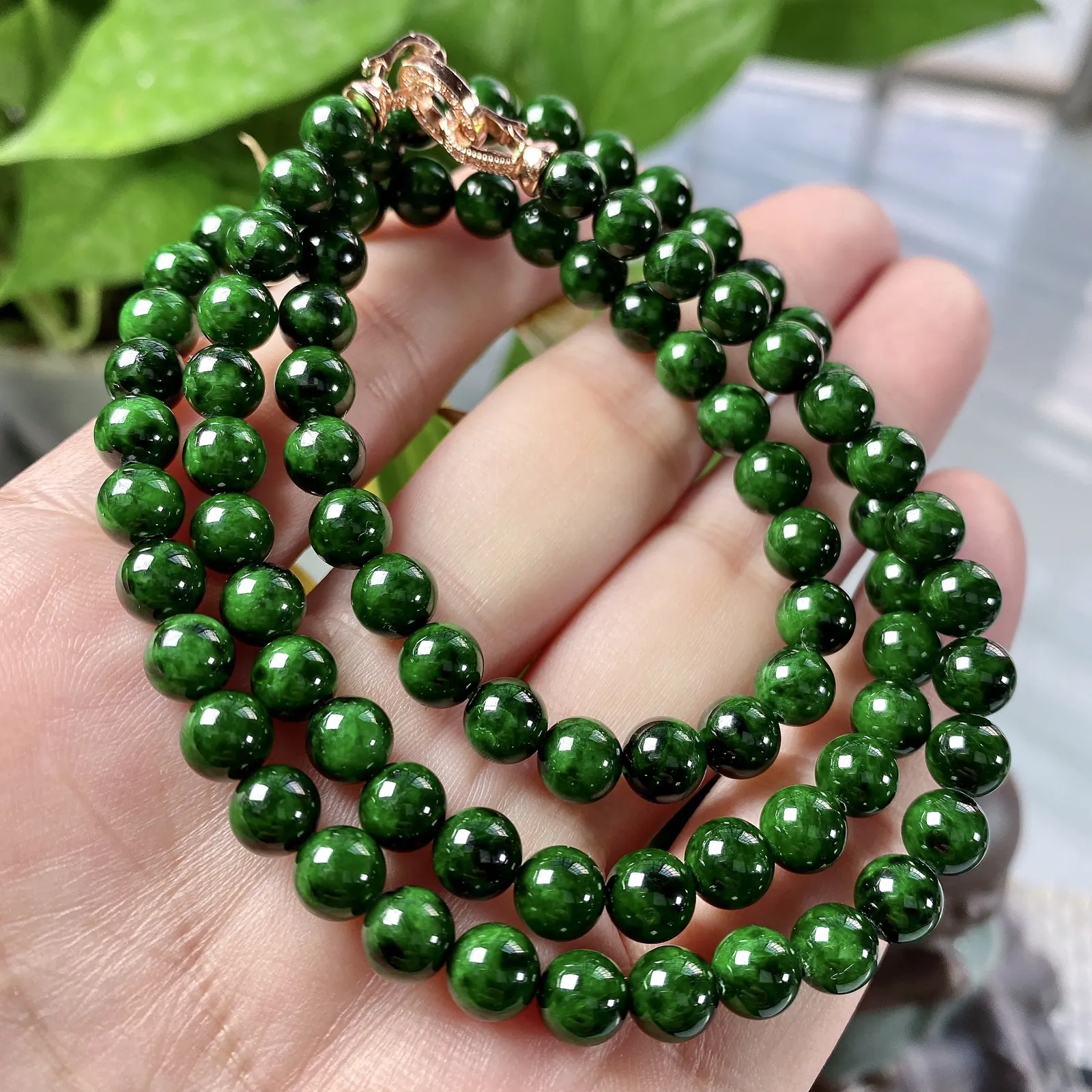 缅甸天然翡翠A货，卡6.8水润辣绿圆珠项链手链，尺寸：6.8mm/88颗，长度580mm，重量：46