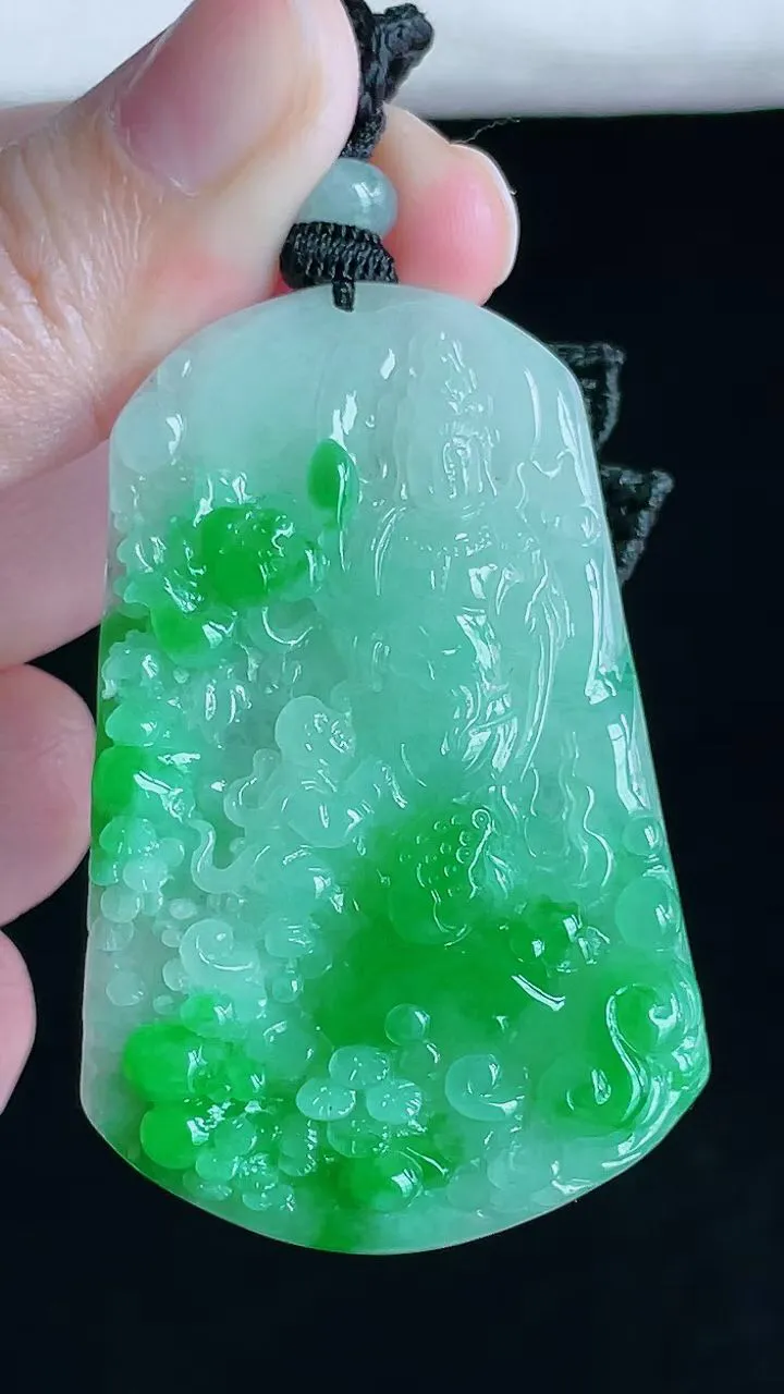 翡翠糯化种飘绿吊坠