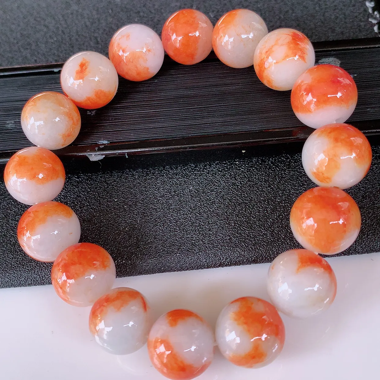 自然光实拍，冰润黄翡双彩翡翠手串手链，种老水足，冰清玉润  颜色漂亮  #46.13取一尺寸13