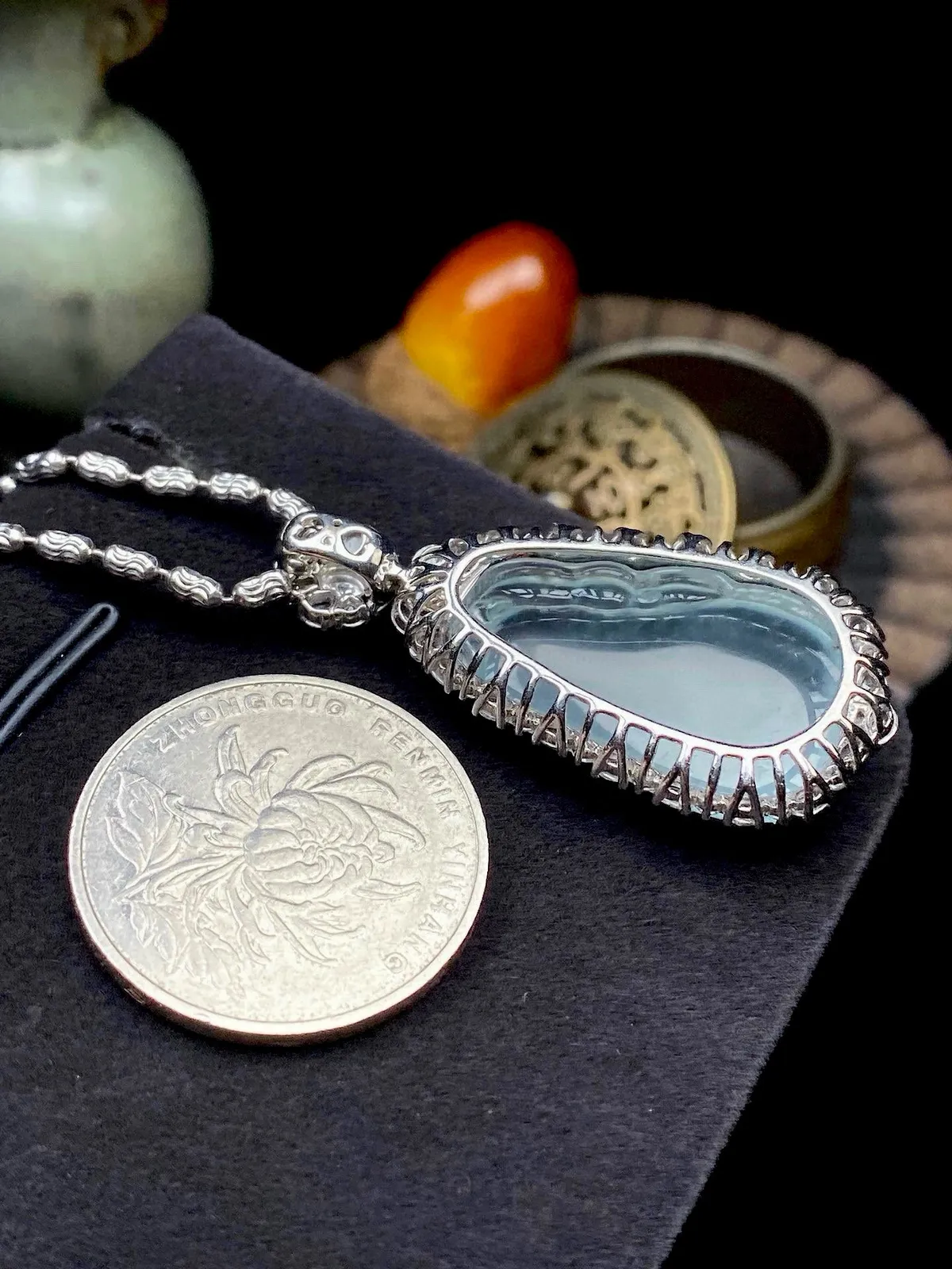 【冰种福瓜】质地冰润细腻，种老起光，收藏品质，18K金钻镶嵌，裸石尺寸26.3*16.4*4.3毫米