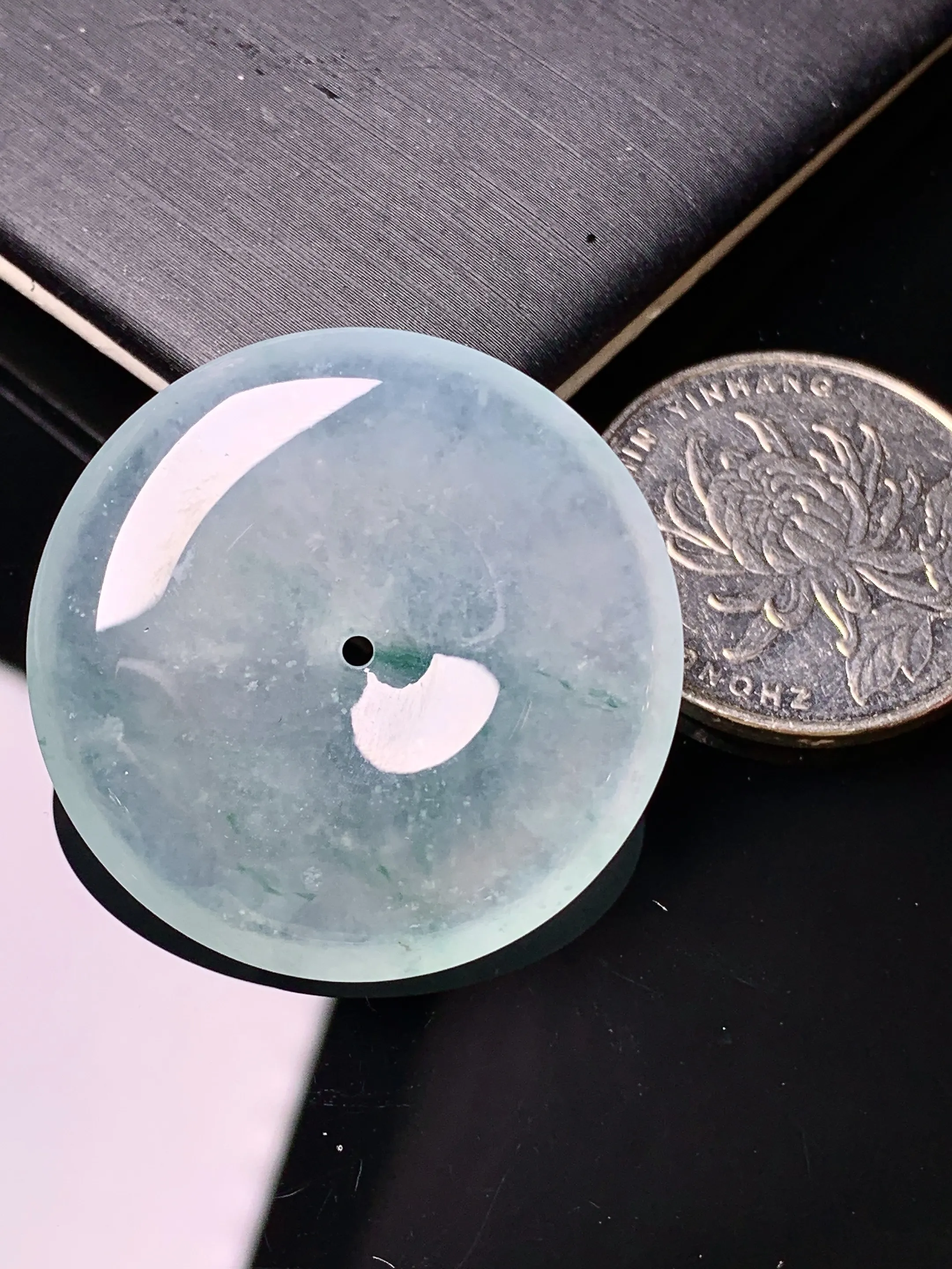 冰种平安扣吊坠 玉质细腻 水润亮眼 色泽艳丽 整体尺寸32.5*5.6