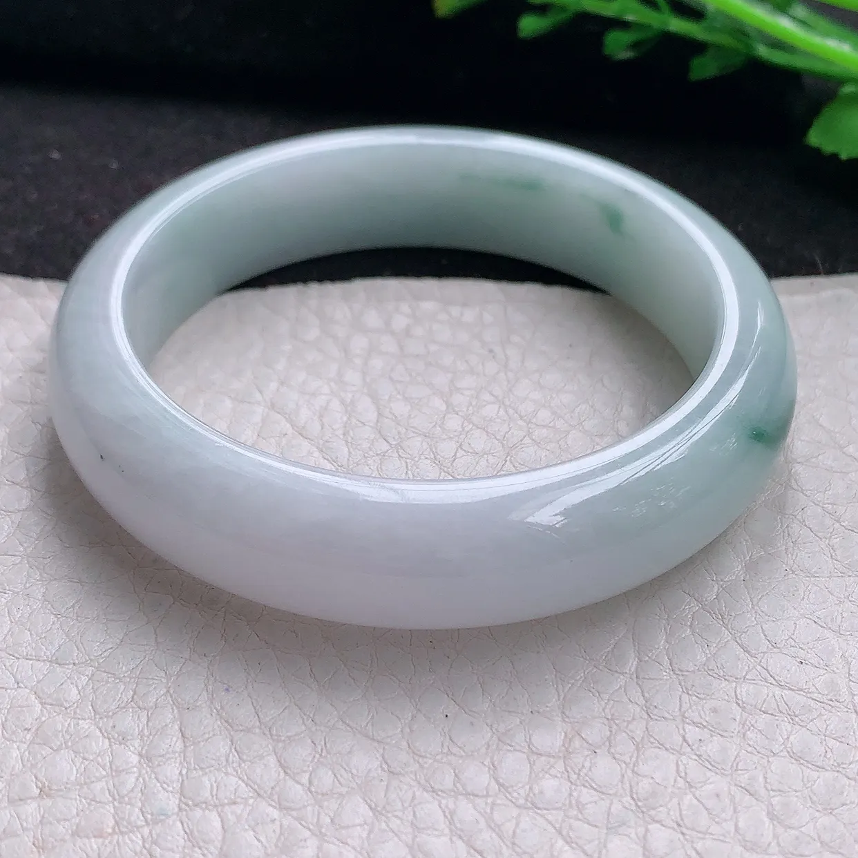 js自然光54*13*8平安镯 翡翠a货玉手镯飘花宽边珠宝玉手环