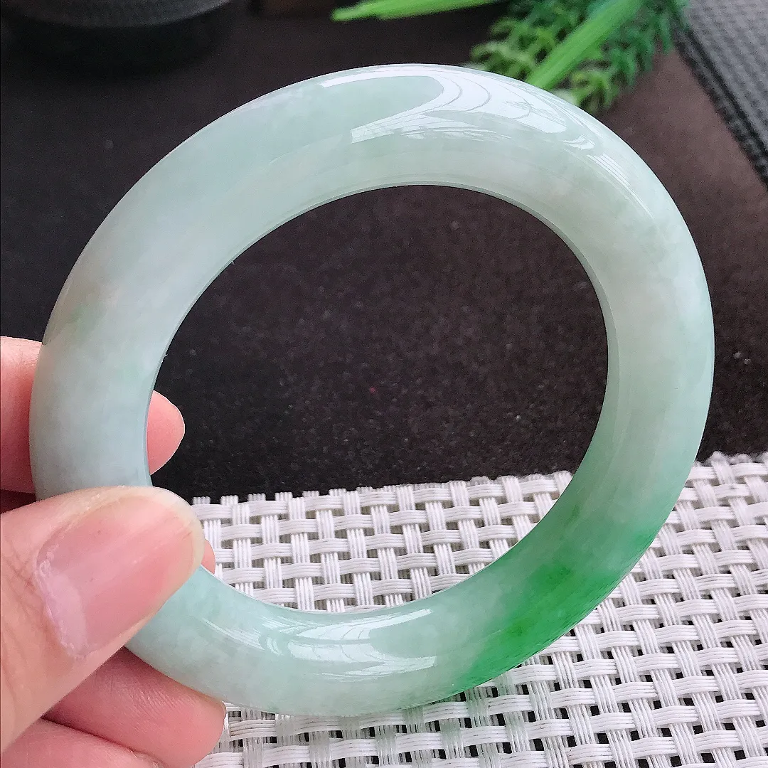 天然A货翡翠56.5/12.8/12.5老坑温润飘阳绿圆条手镯玉镯