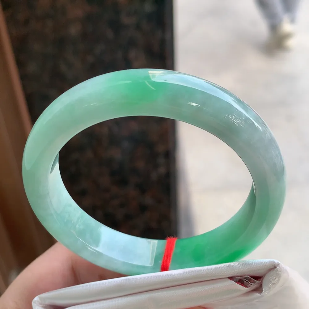 正圈冰糯阳绿 微细纹 尺寸:55.7/12.5/8.4色好