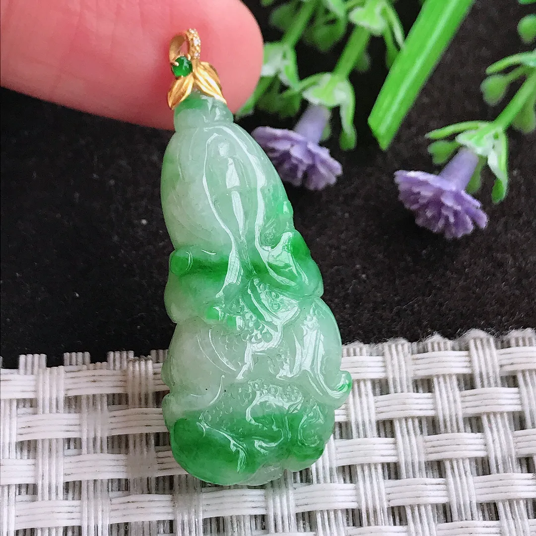天然A货翡翠34.6/17.6/8老坑18k金镶嵌飘辣绿白菜吊坠翡翠挂件