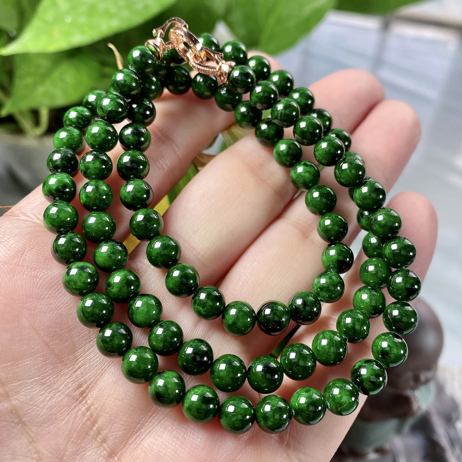 缅甸天然翡翠A货，卡6.8水润辣绿圆珠项链手链，尺寸：6.8mm/88颗，长度580mm，重量：46.00g