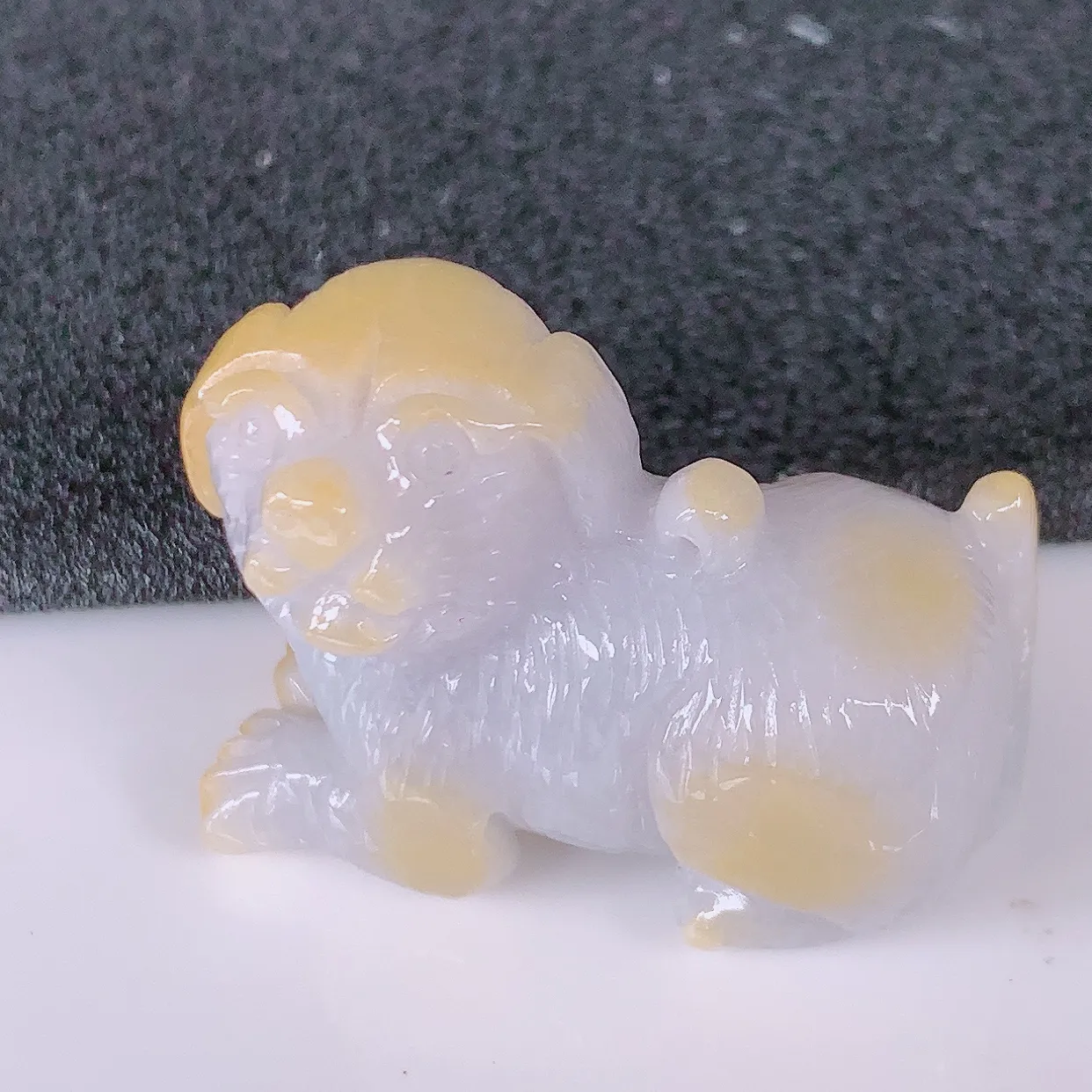 自然光实拍，冰润黄翡双彩翡翠生肖狗吊坠，种老水足，雕工精湛 ，寓意美好，佩戴时尚出众！#41.13