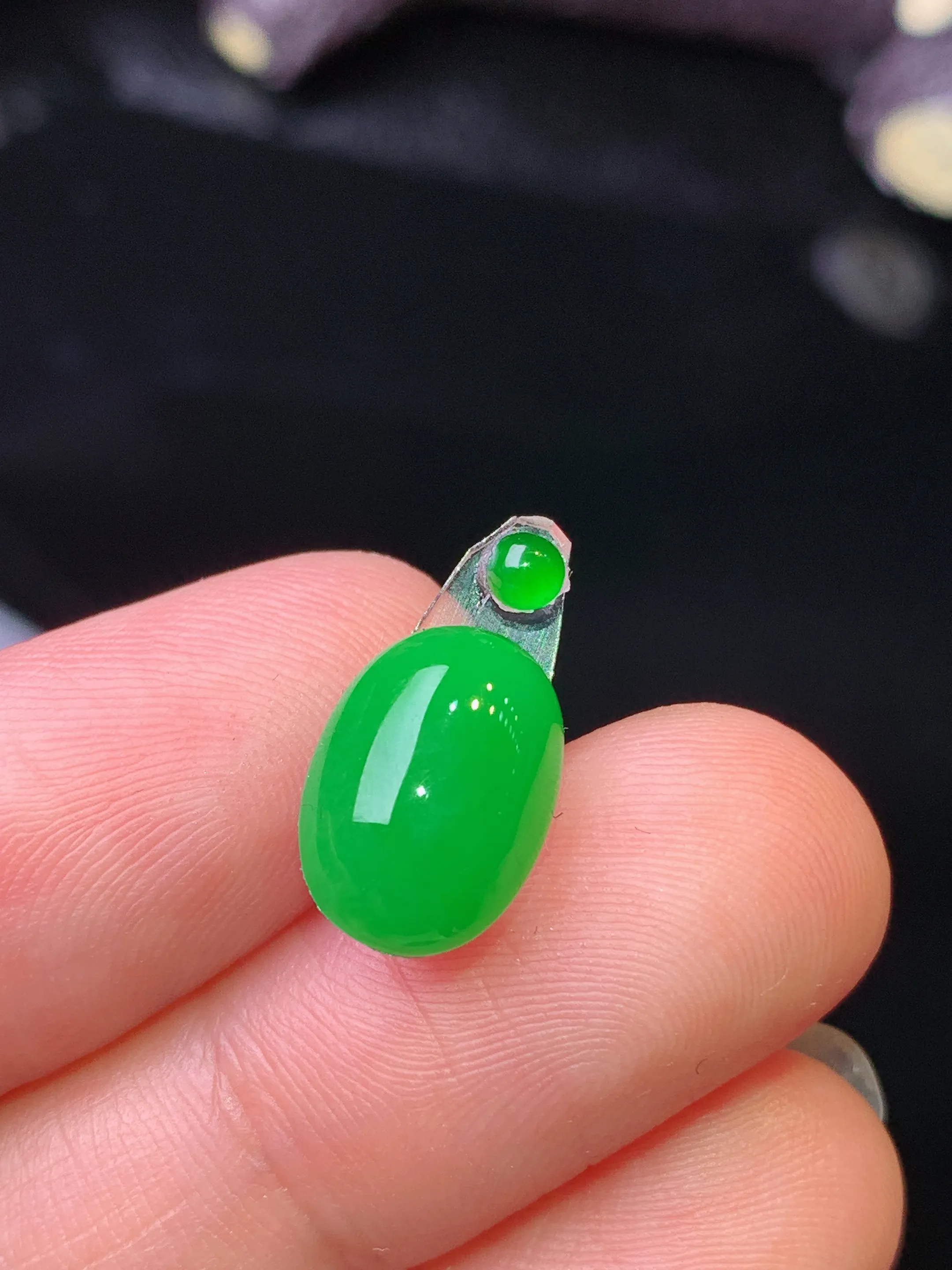 镶嵌款 满绿蛋面吊坠 玉质细腻 水润亮眼 色泽艳丽 整体尺寸11.5*8.3*4