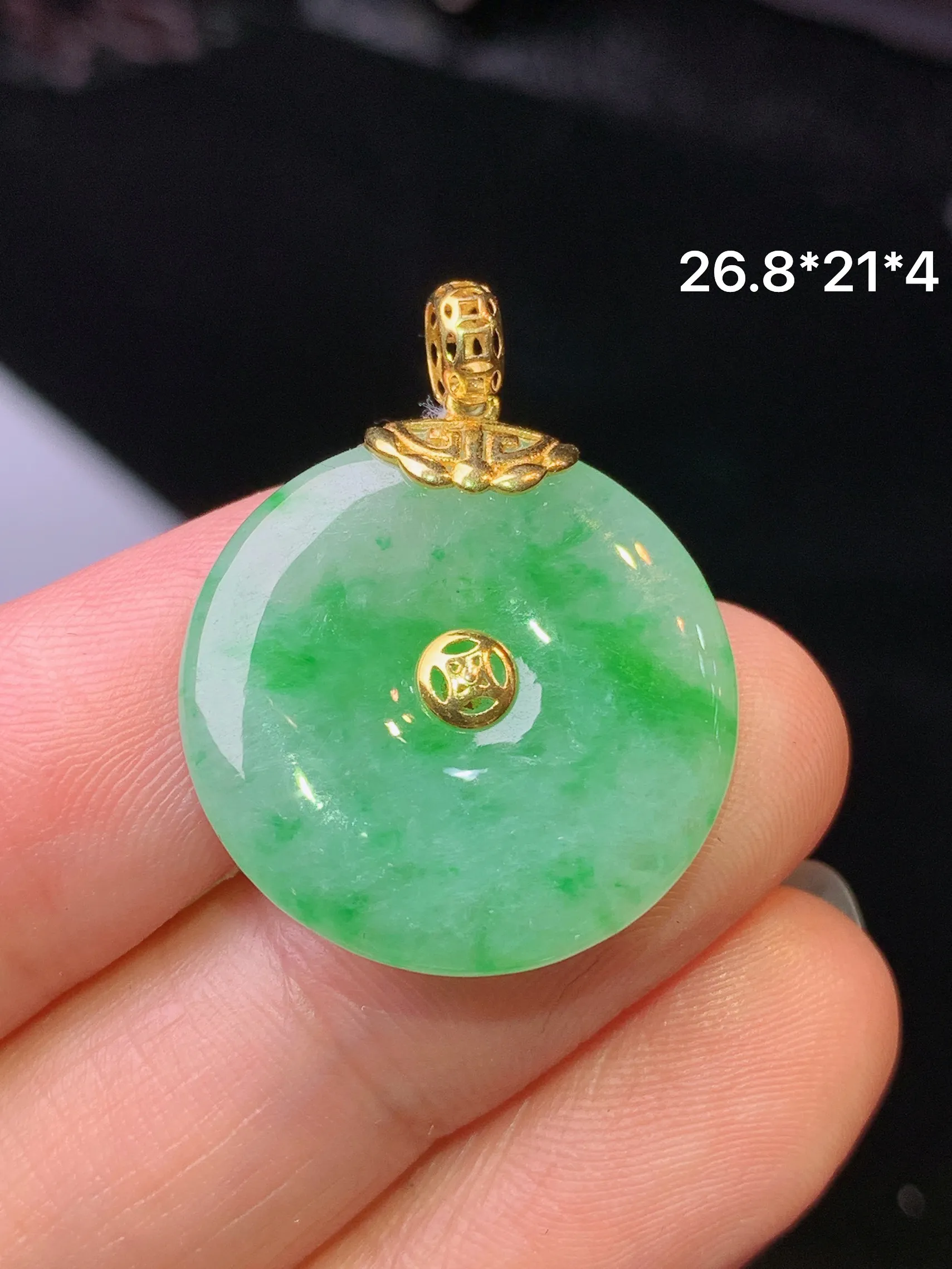 18k金镶嵌飘绿平安扣吊坠 玉质细腻 水润亮眼 色泽艳丽 整体尺寸26.8*21*4