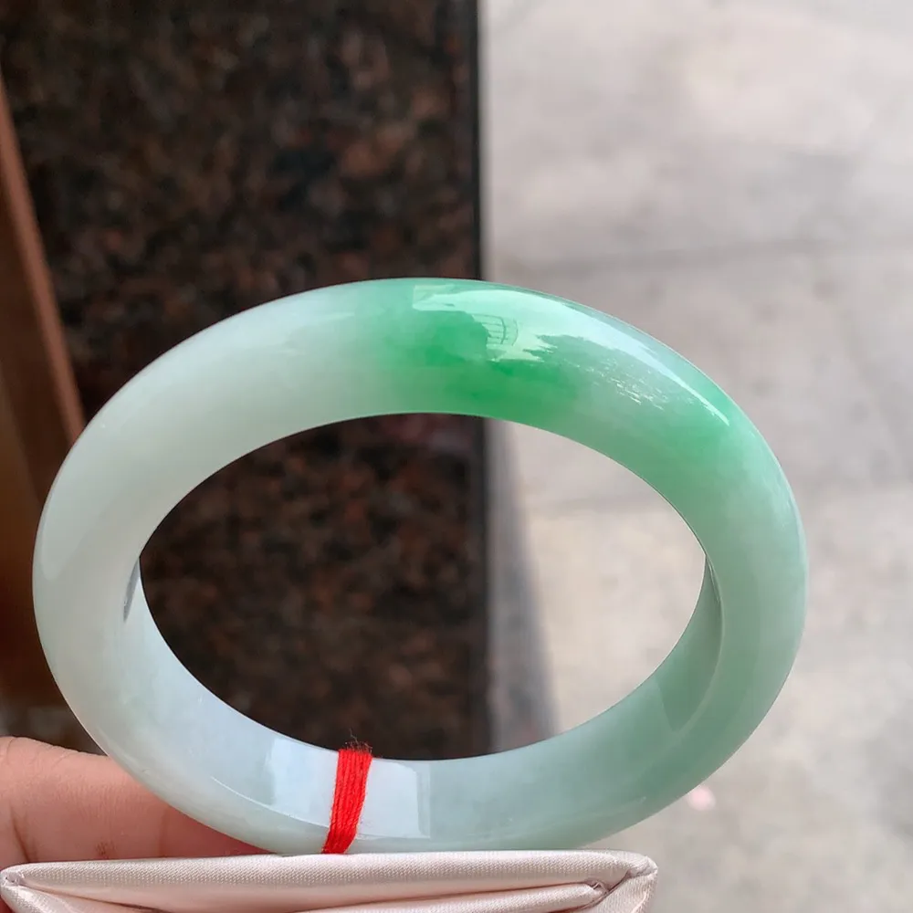 正圈冰糯翠绿 无瑕 尺寸:60.4/13.4/9.4 大圈口