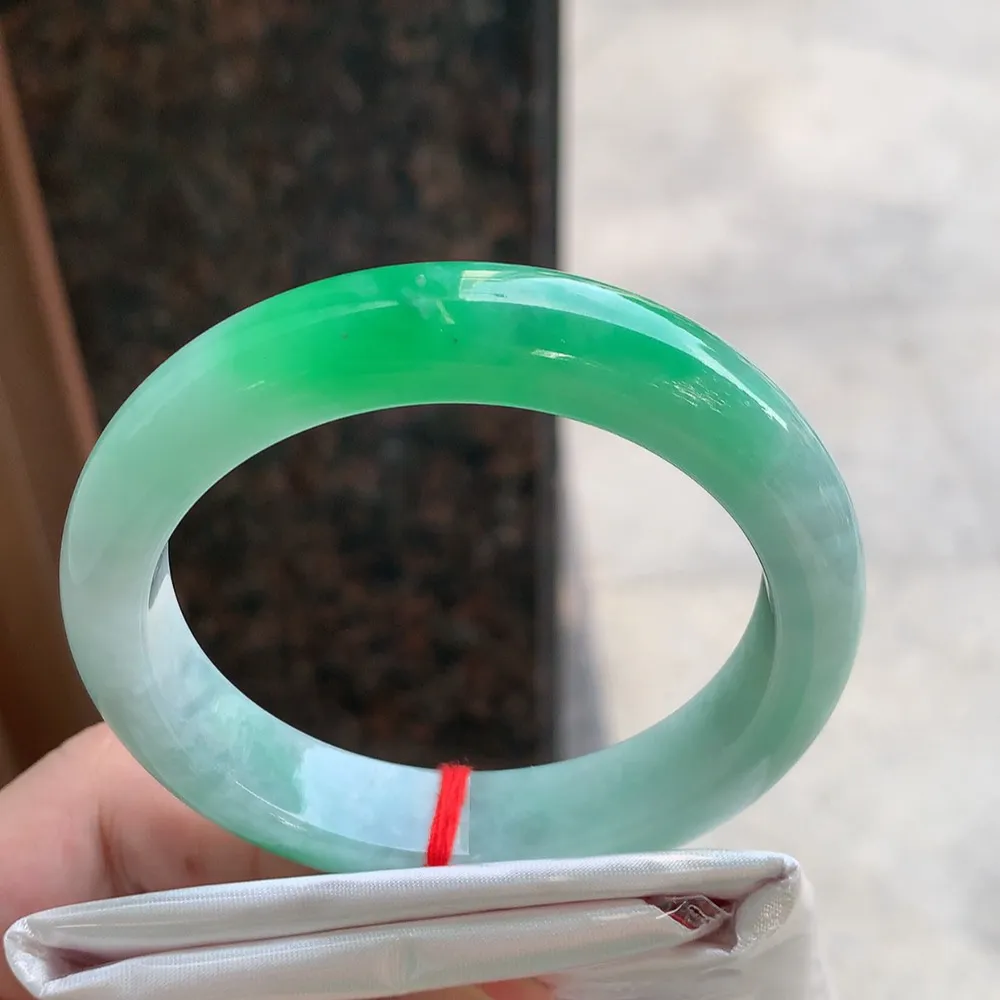 正圈冰糯阳绿 微细纹 尺寸:55.7/12.5/8.4色好