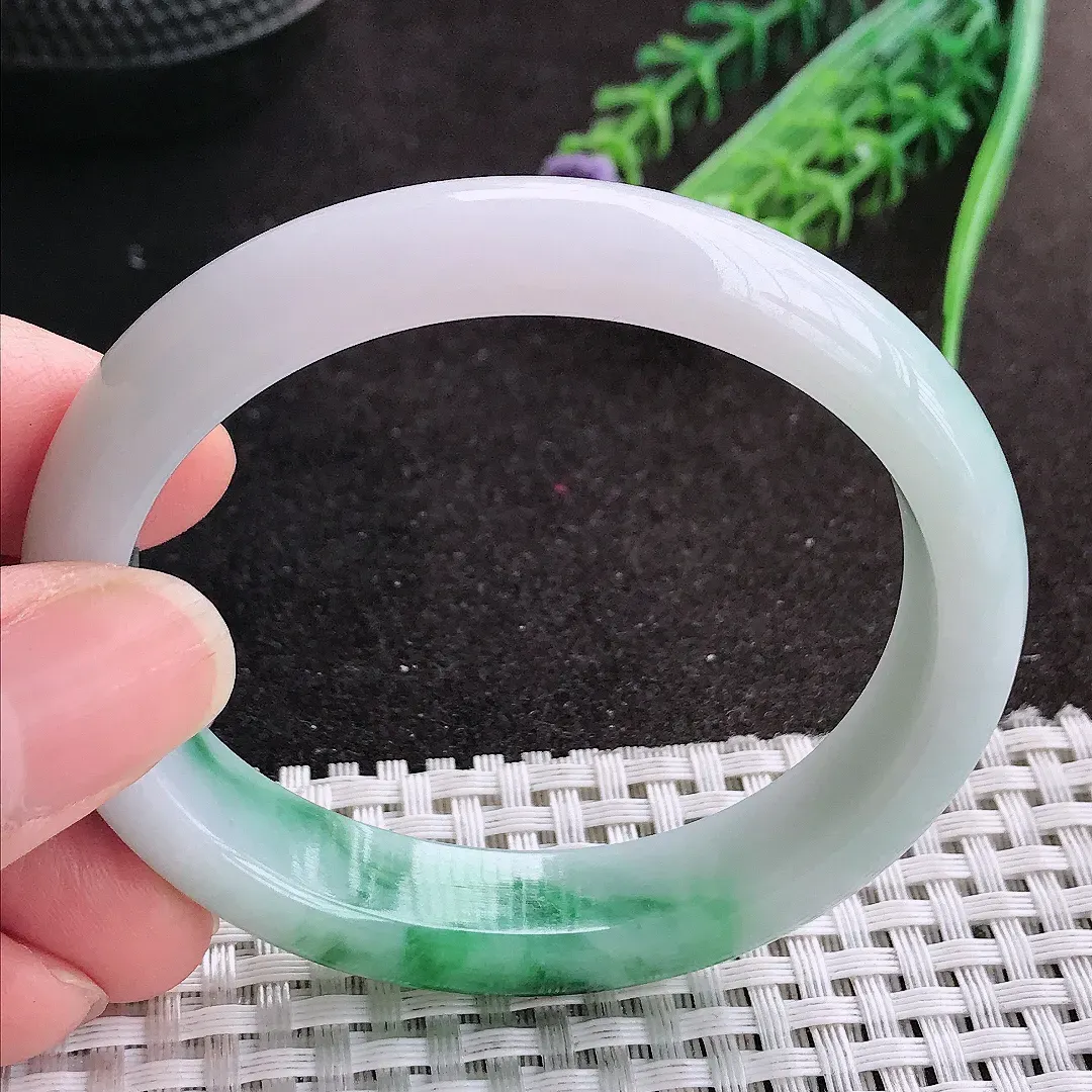 天然A货翡翠55/48/12.5/8老坑精美温润飘阳绿贵妃手镯宽边玉镯