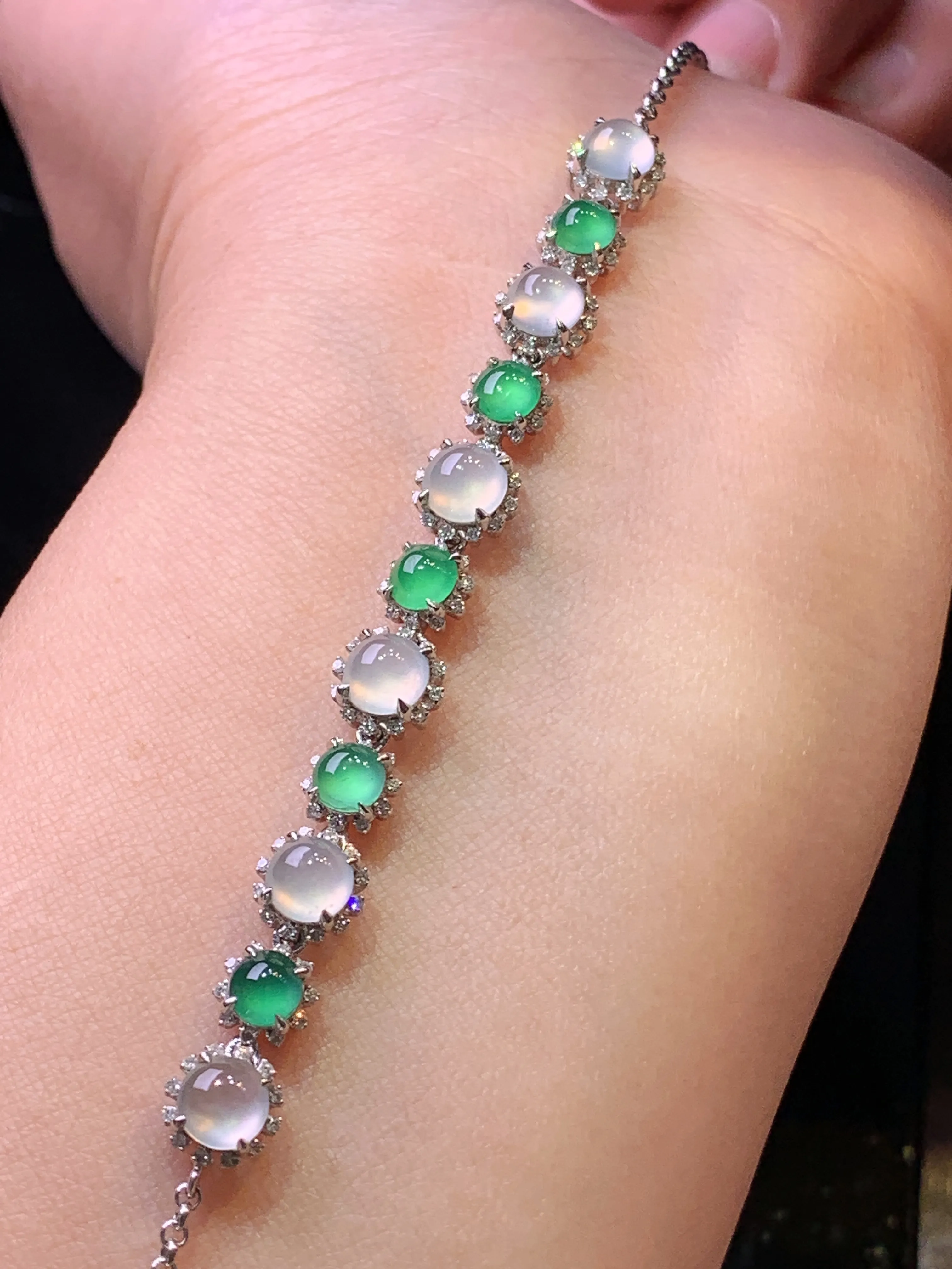 18k金钻镶嵌冰绿蛋面手链 玉质细腻 水润亮眼 色泽艳丽 整体尺寸72*6.3*5.8