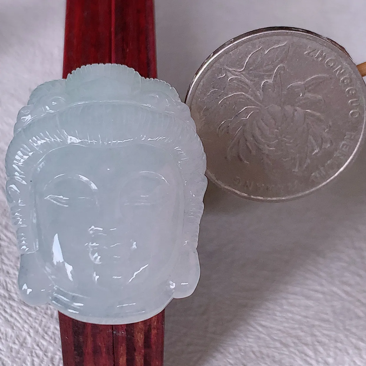 自然光实拍，冰胶翡翠观音头吊坠，冰透亮泽，美观亮丽，观音面相端庄#85.13