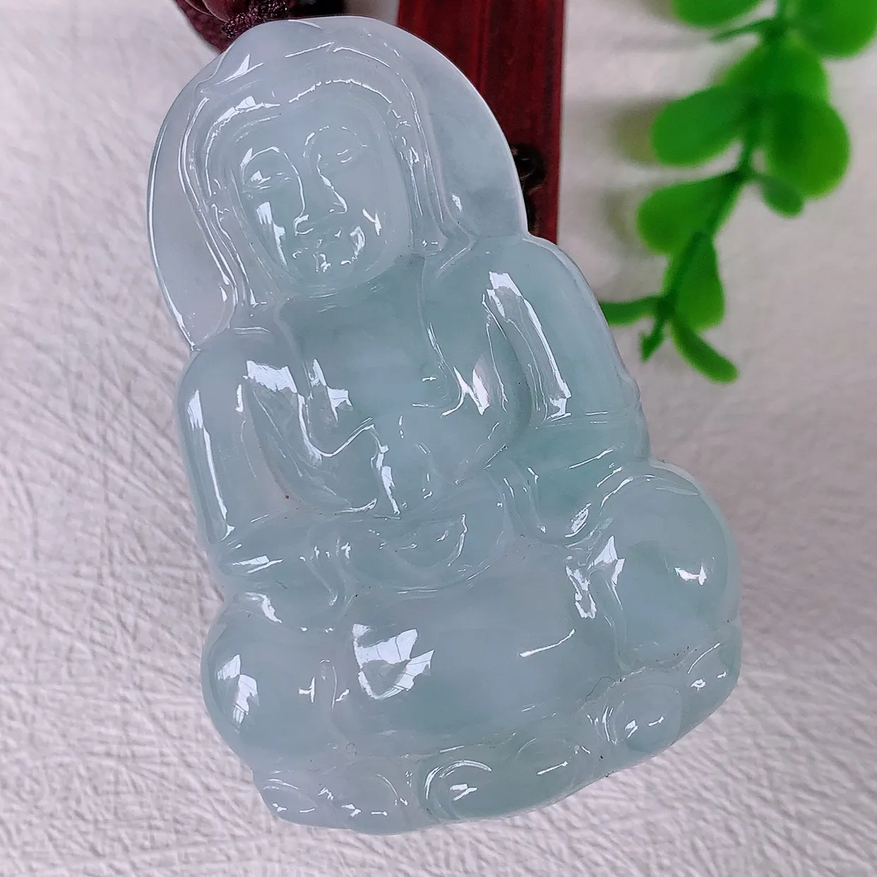 自然光实拍，冰种飘花翡翠观音菩萨吊坠，净瓶观音，冰透亮泽，美观亮丽，观音面相端庄#46.13